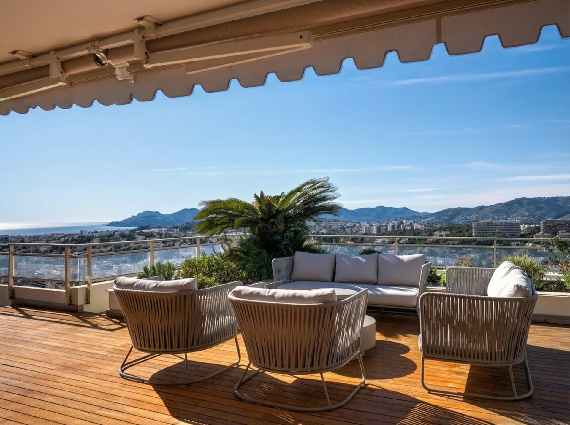 penthouse 6 Rooms for sale on LE CANNET (06110)