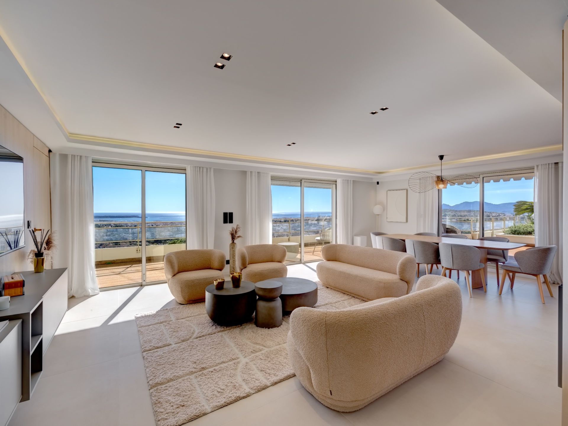 penthouse 6 Rooms for sale on LE CANNET (06110)