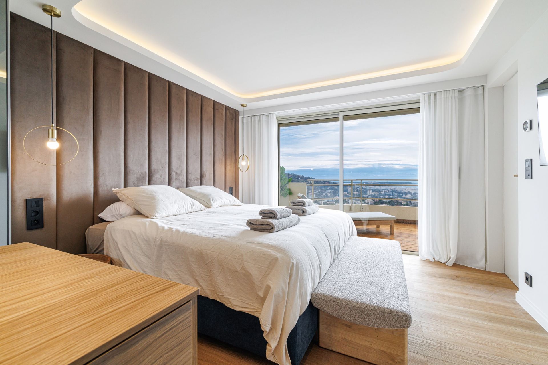 penthouse 6 Rooms for sale on LE CANNET (06110)