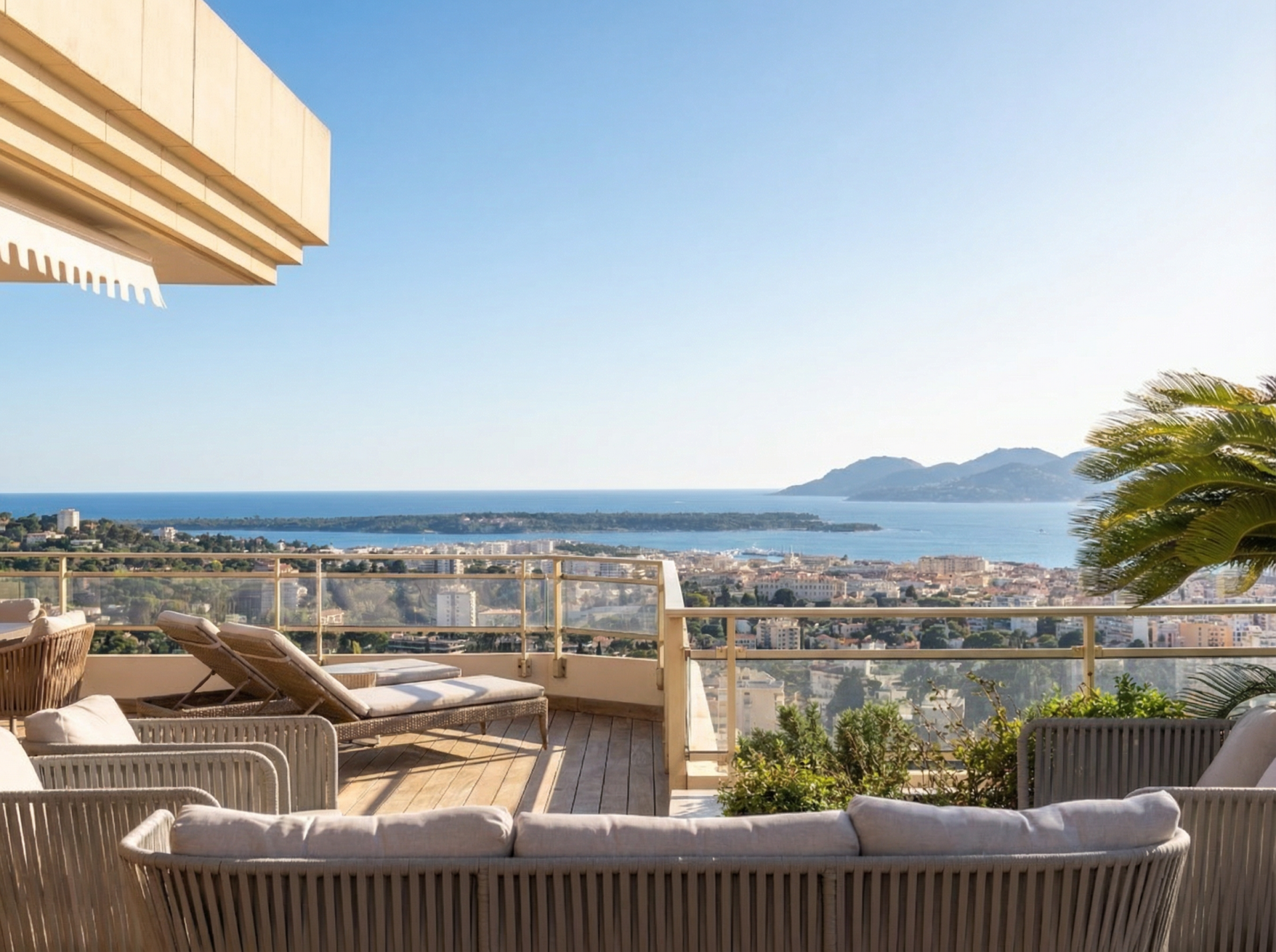 penthouse 6 Rooms for sale on LE CANNET (06110)