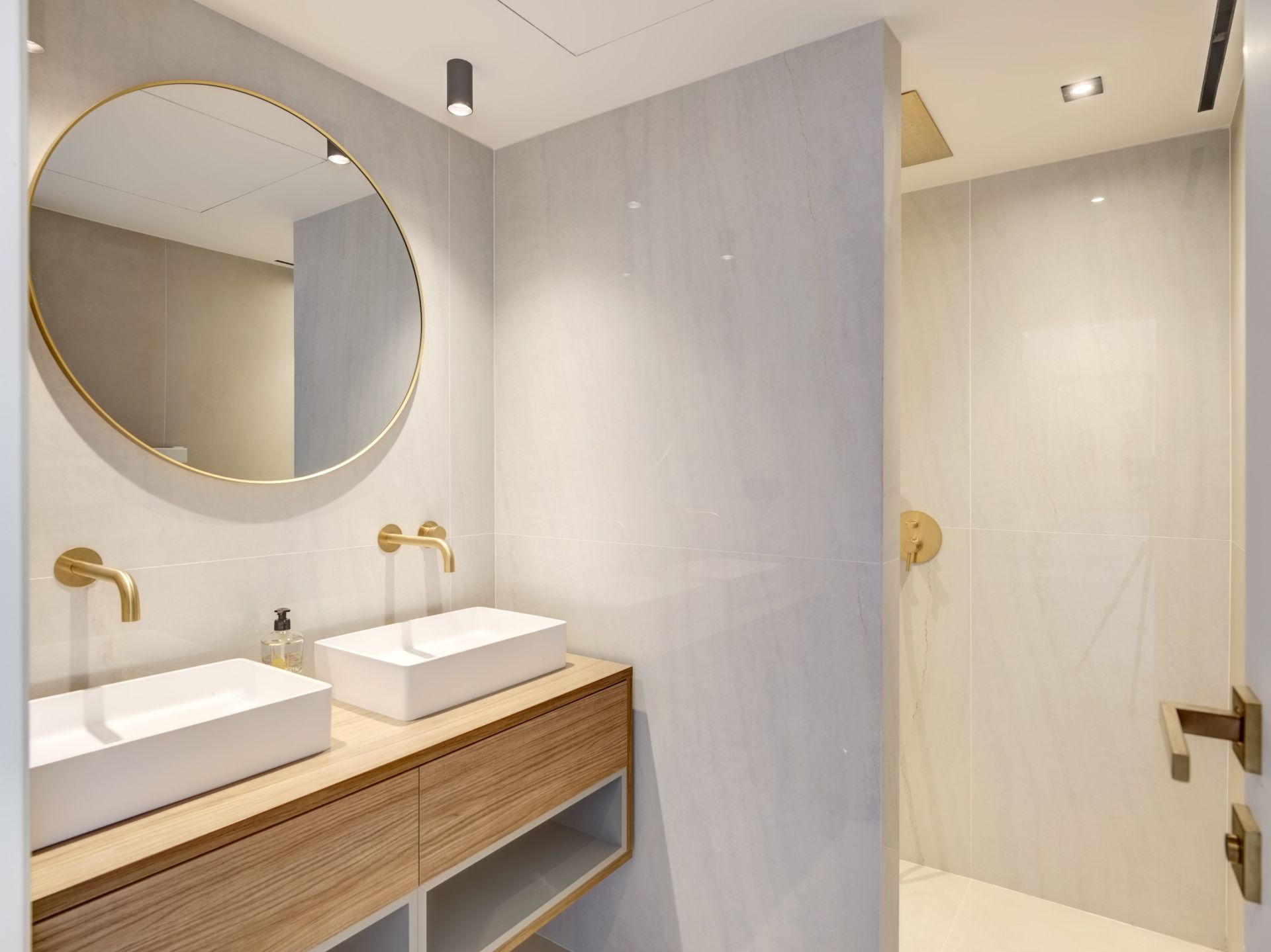 penthouse 6 Rooms for sale on LE CANNET (06110)