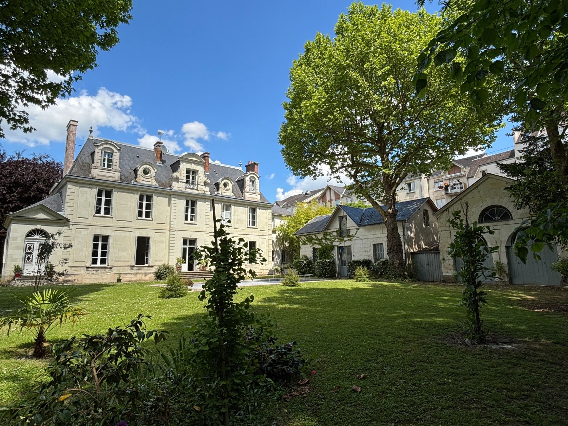 mansion (hôtel particulier) 16 Rooms for sale on TOURS (37000)