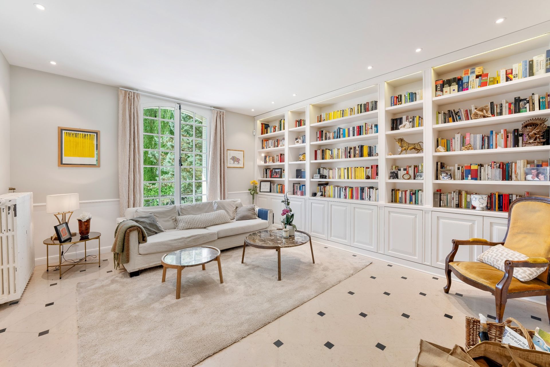 luxury house 8 Rooms for sale on DIVONNE LES BAINS (01220)