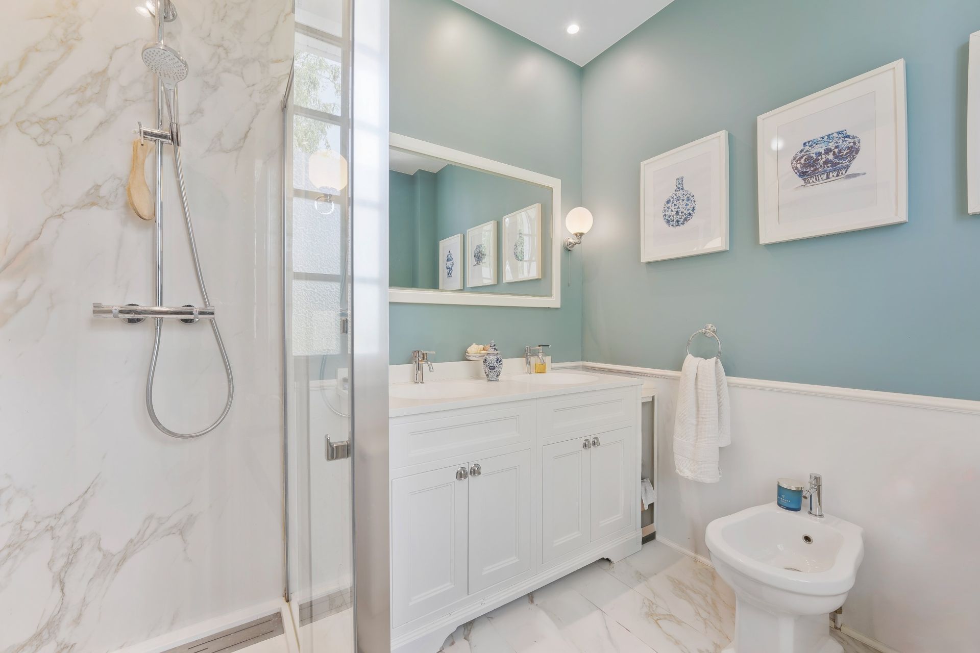 luxury house 8 Rooms for sale on DIVONNE LES BAINS (01220)