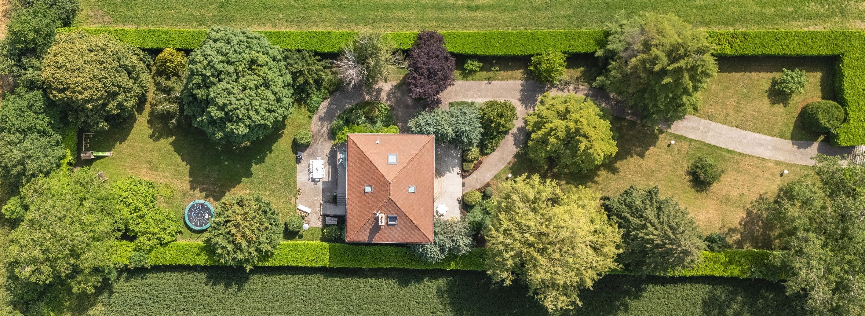 luxury house 8 Rooms for sale on DIVONNE LES BAINS (01220)