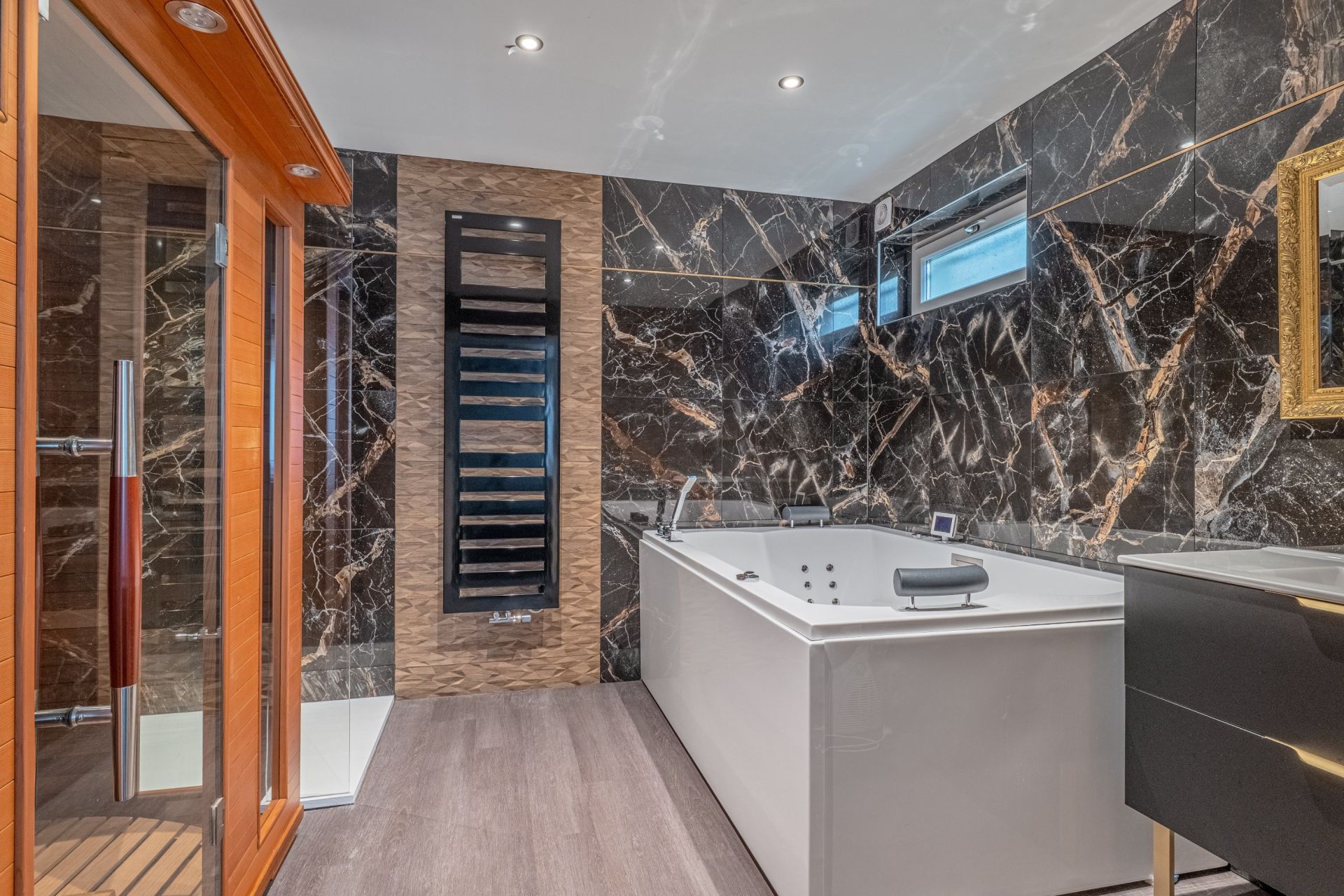 luxury house 9 Rooms for sale on REYRIEUX (01600)