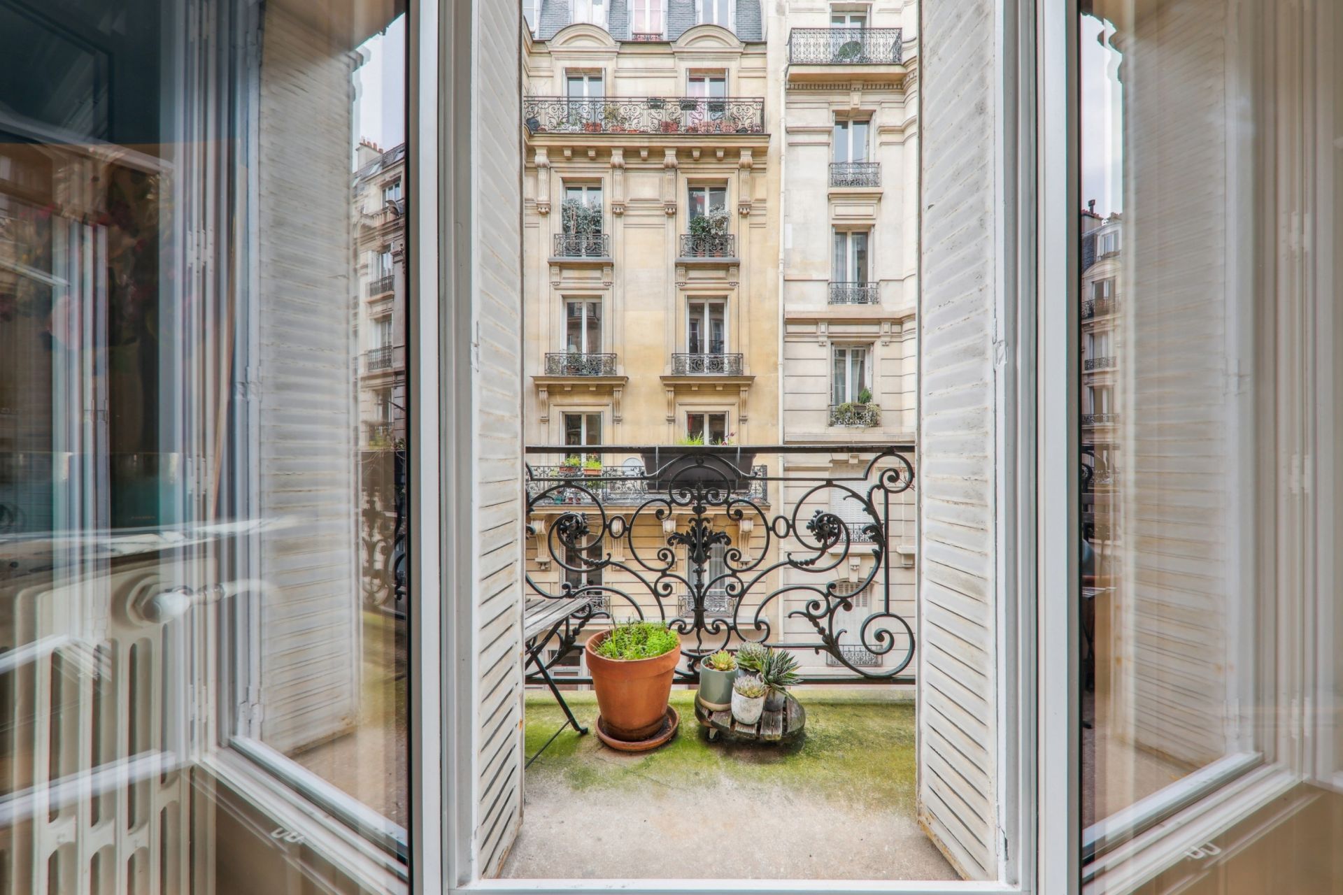 luxury apartment 4 Rooms for sale on PARIS (75009)