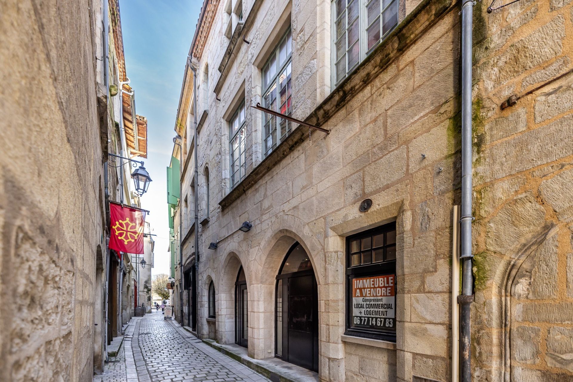 building for sale on PERIGUEUX (24000)