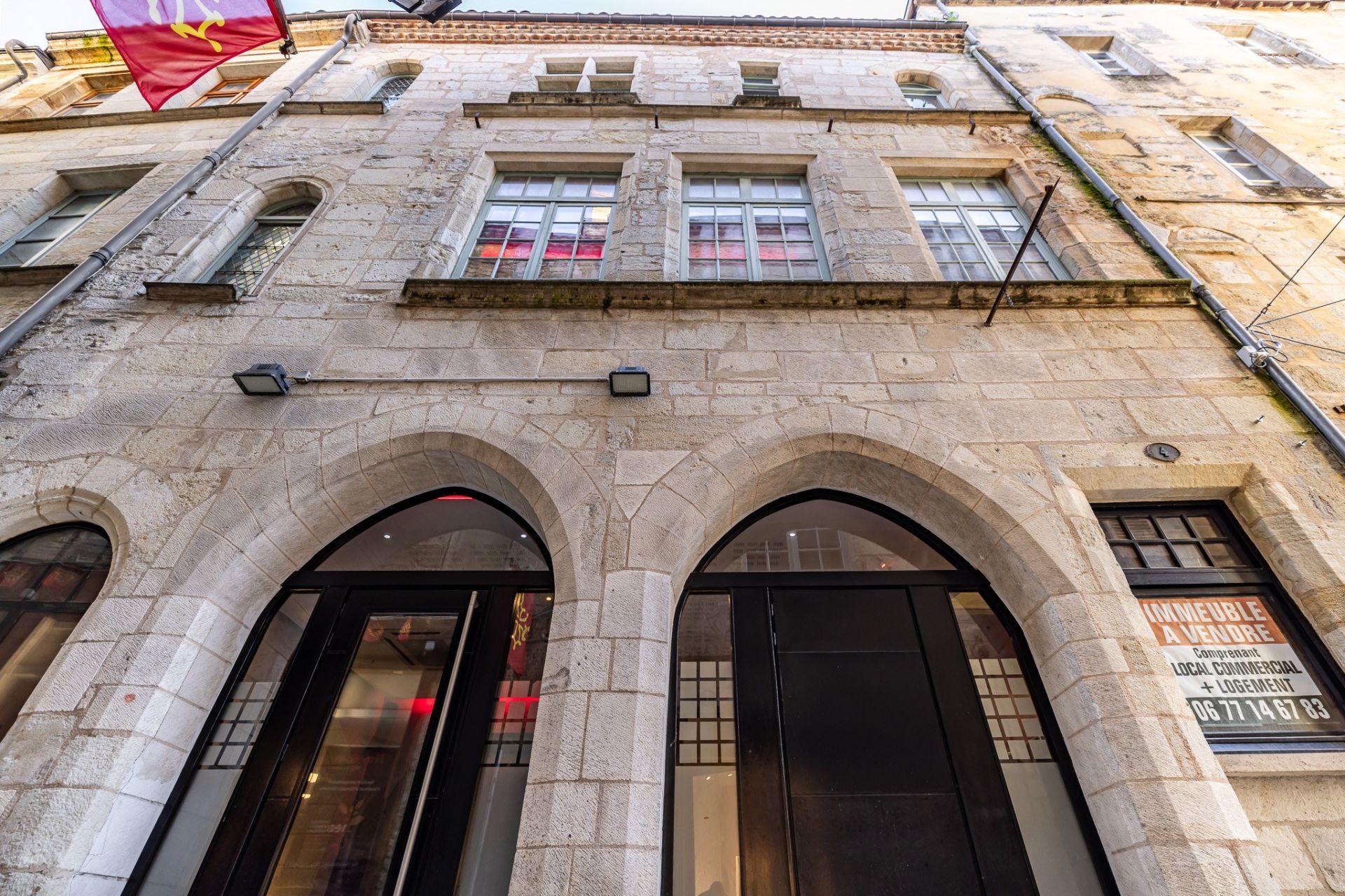 building for sale on PERIGUEUX (24000)