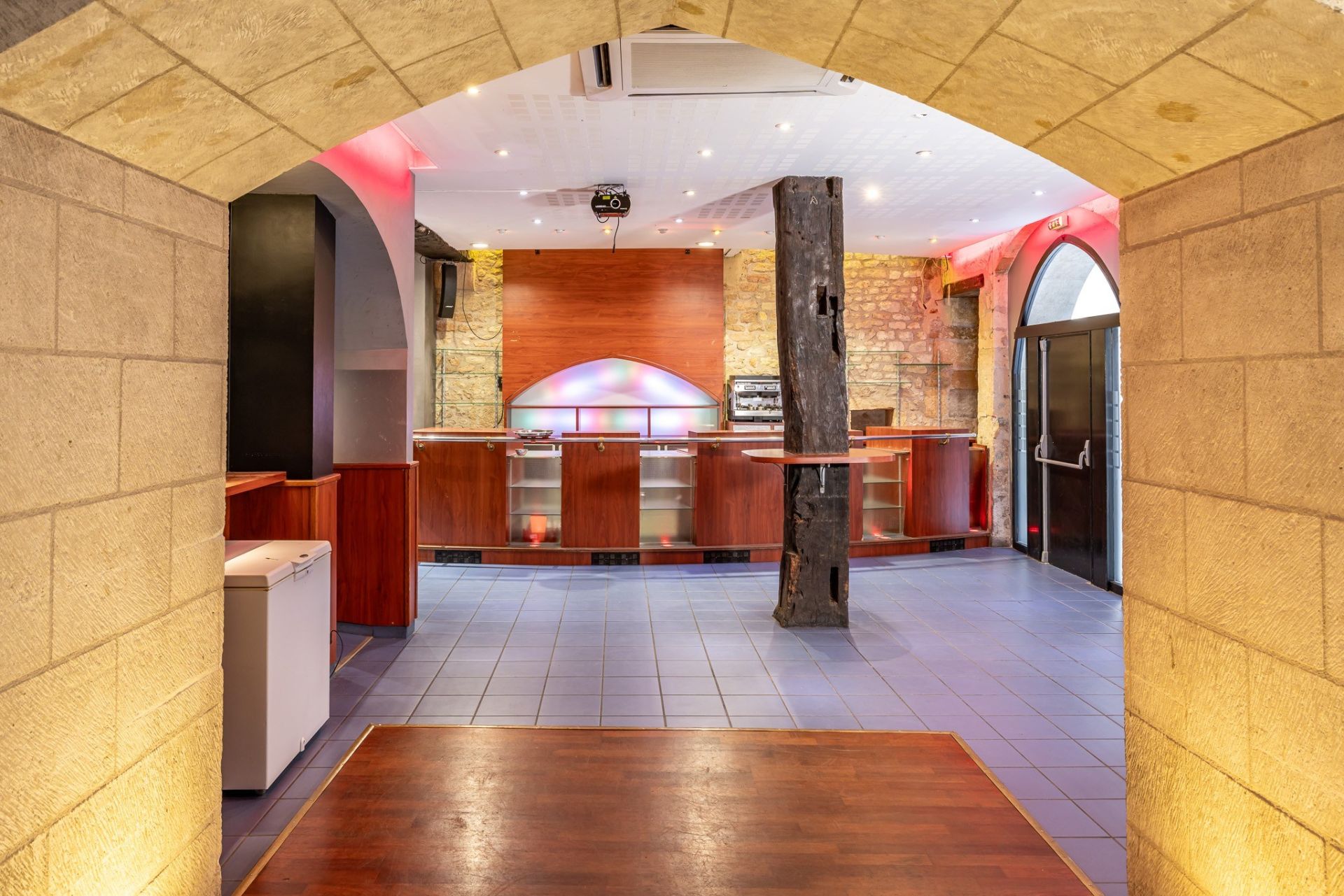 building for sale on PERIGUEUX (24000)
