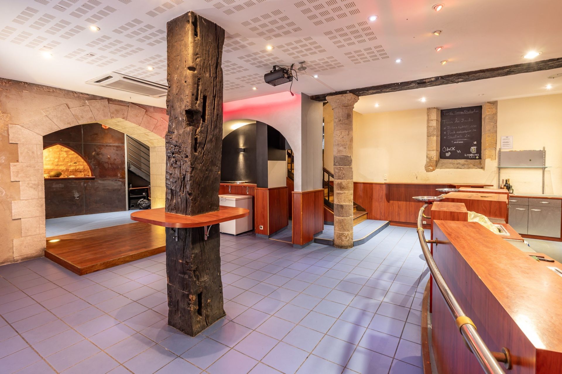 building for sale on PERIGUEUX (24000)