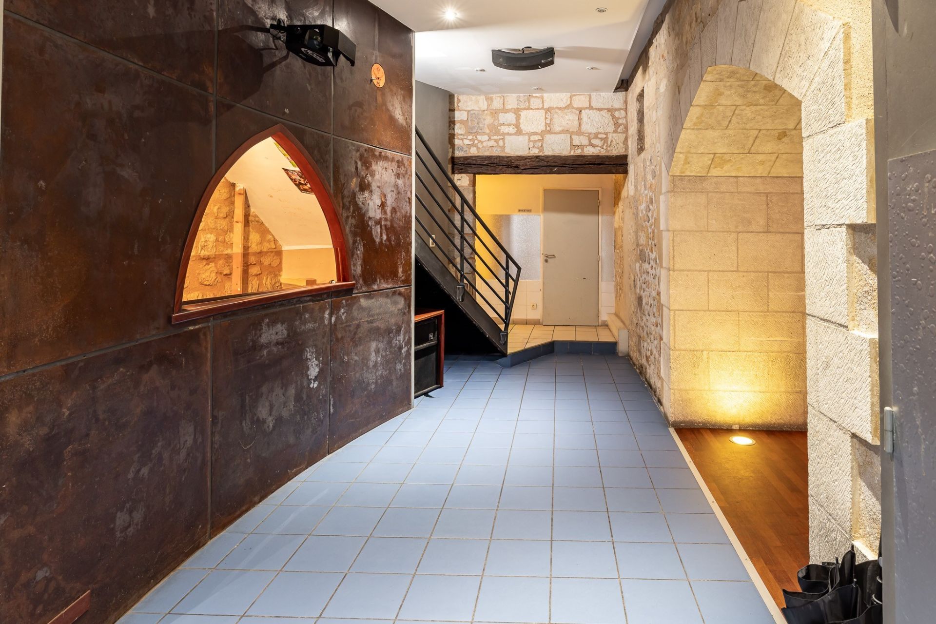 building for sale on PERIGUEUX (24000)