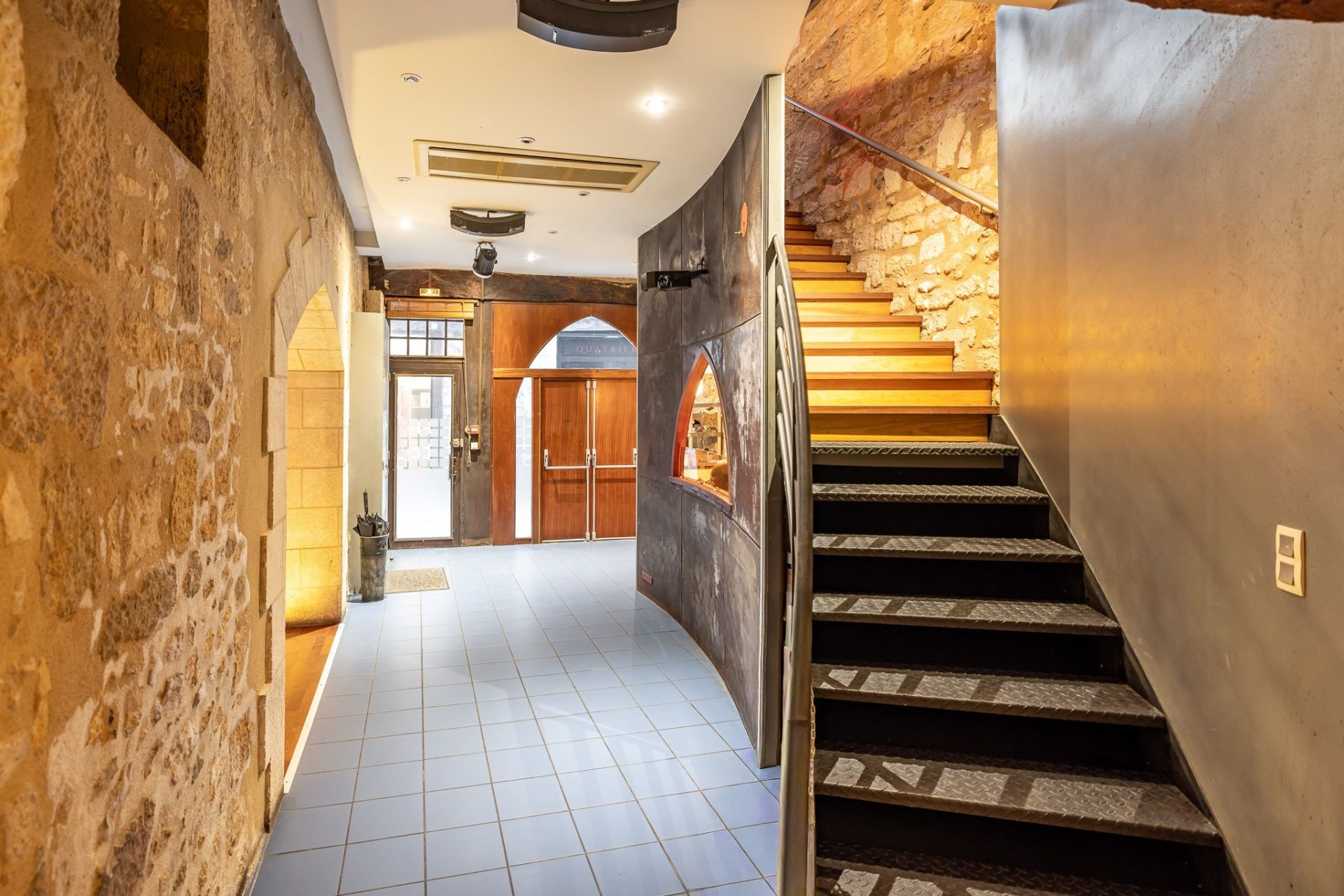 building for sale on PERIGUEUX (24000)
