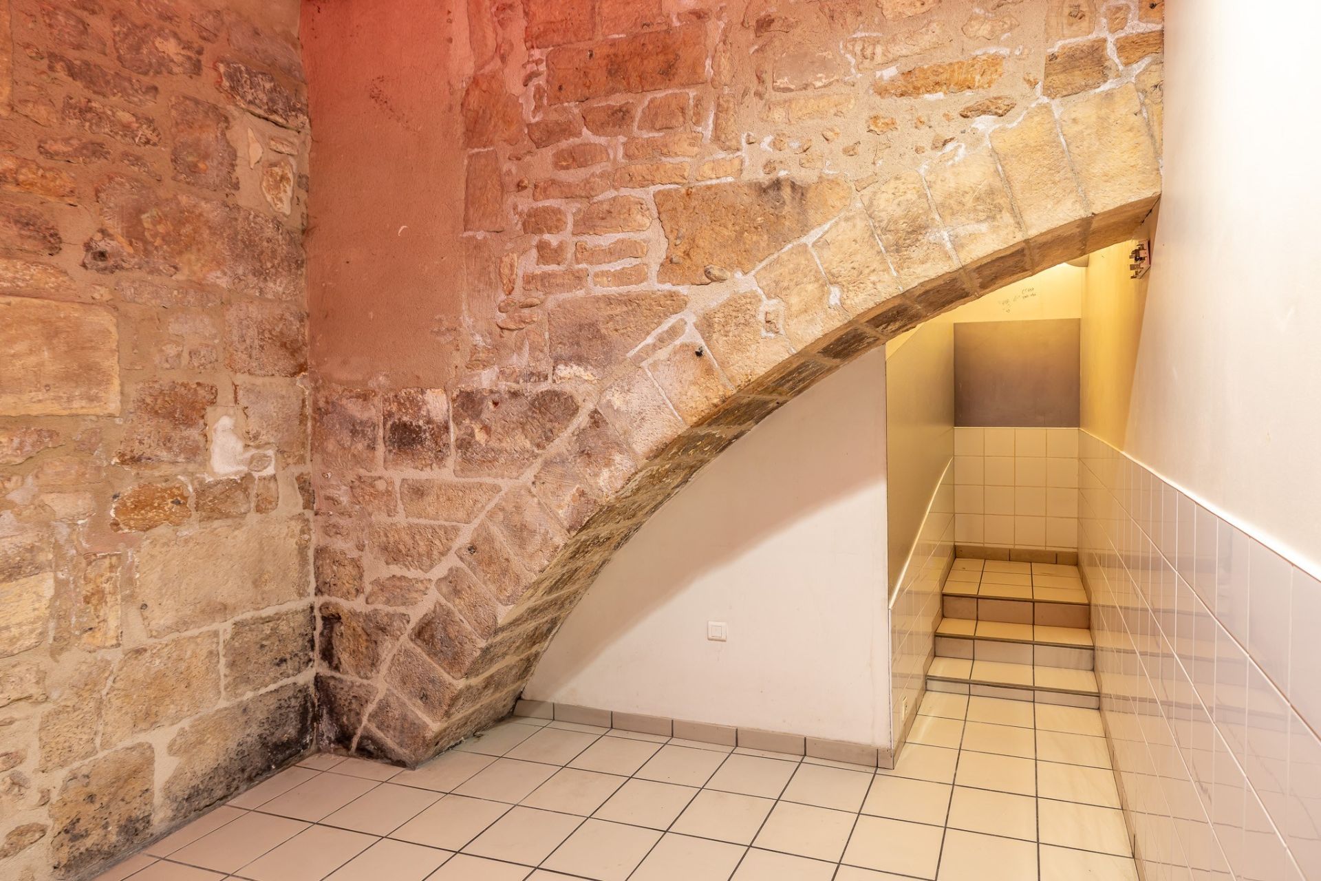 building for sale on PERIGUEUX (24000)