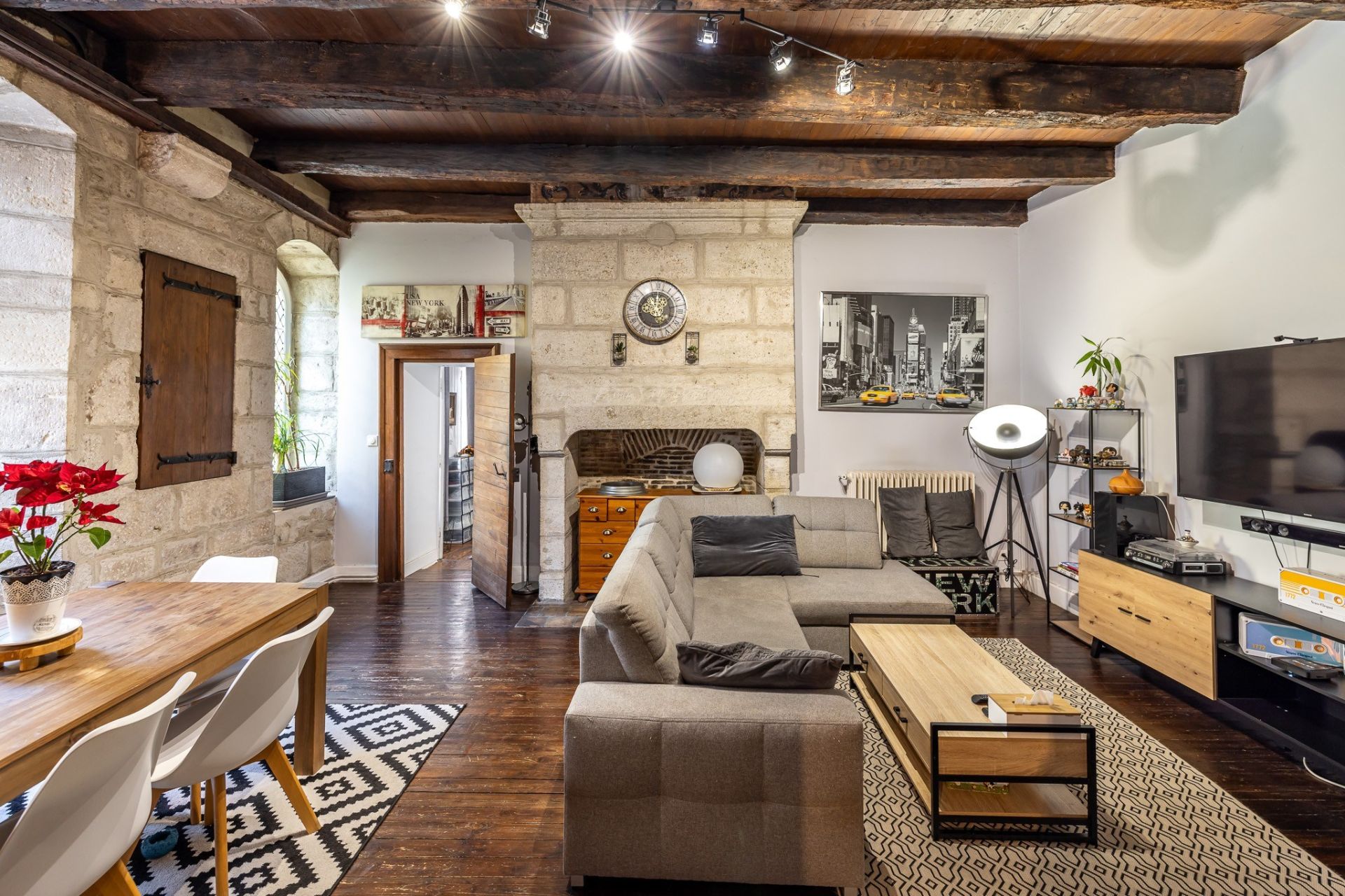 building for sale on PERIGUEUX (24000)