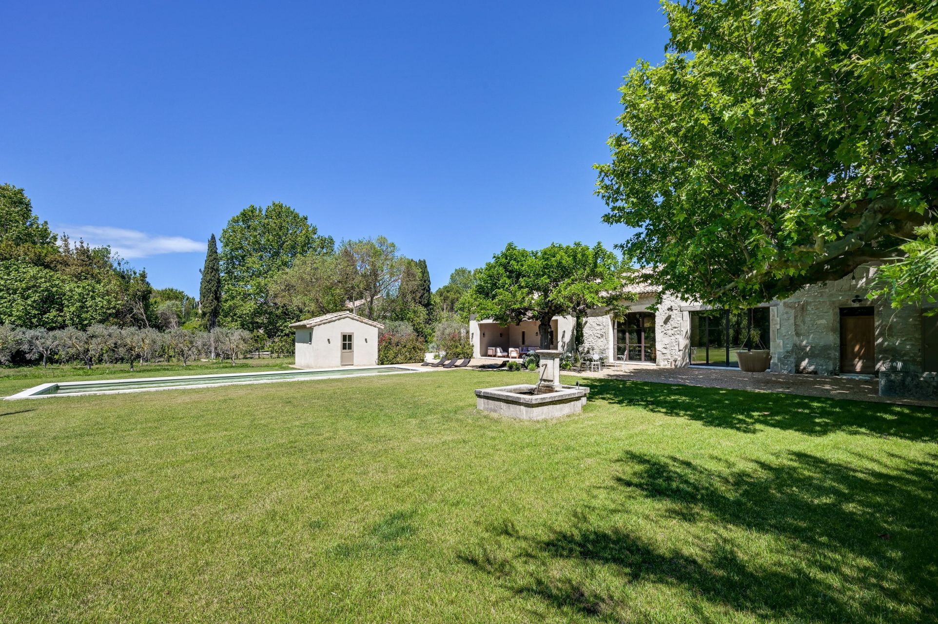 mas 8 Rooms for sale on ST REMY DE PROVENCE (13210)