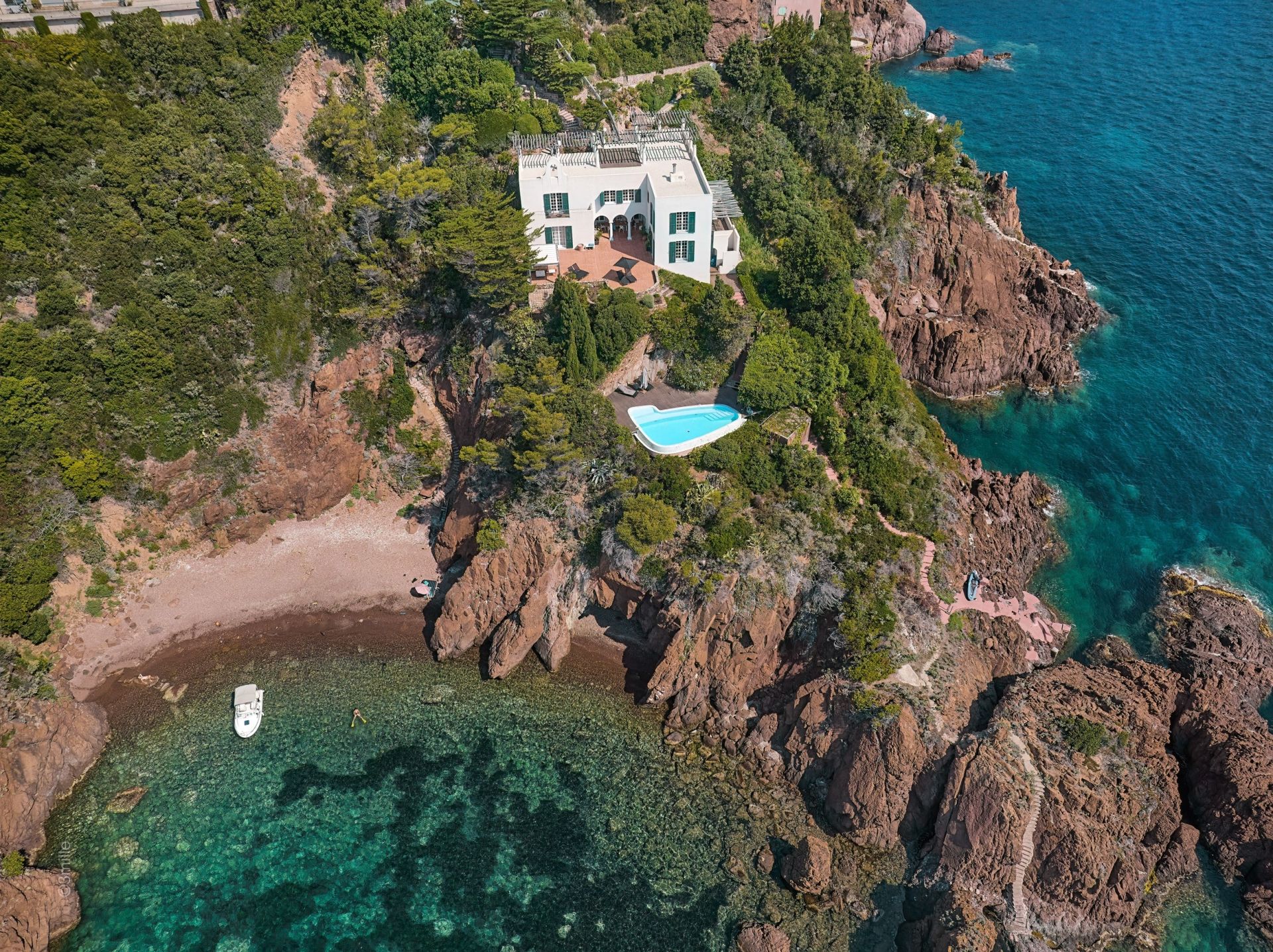 luxury villa 9 Rooms for sale on THEOULE SUR MER (06590)