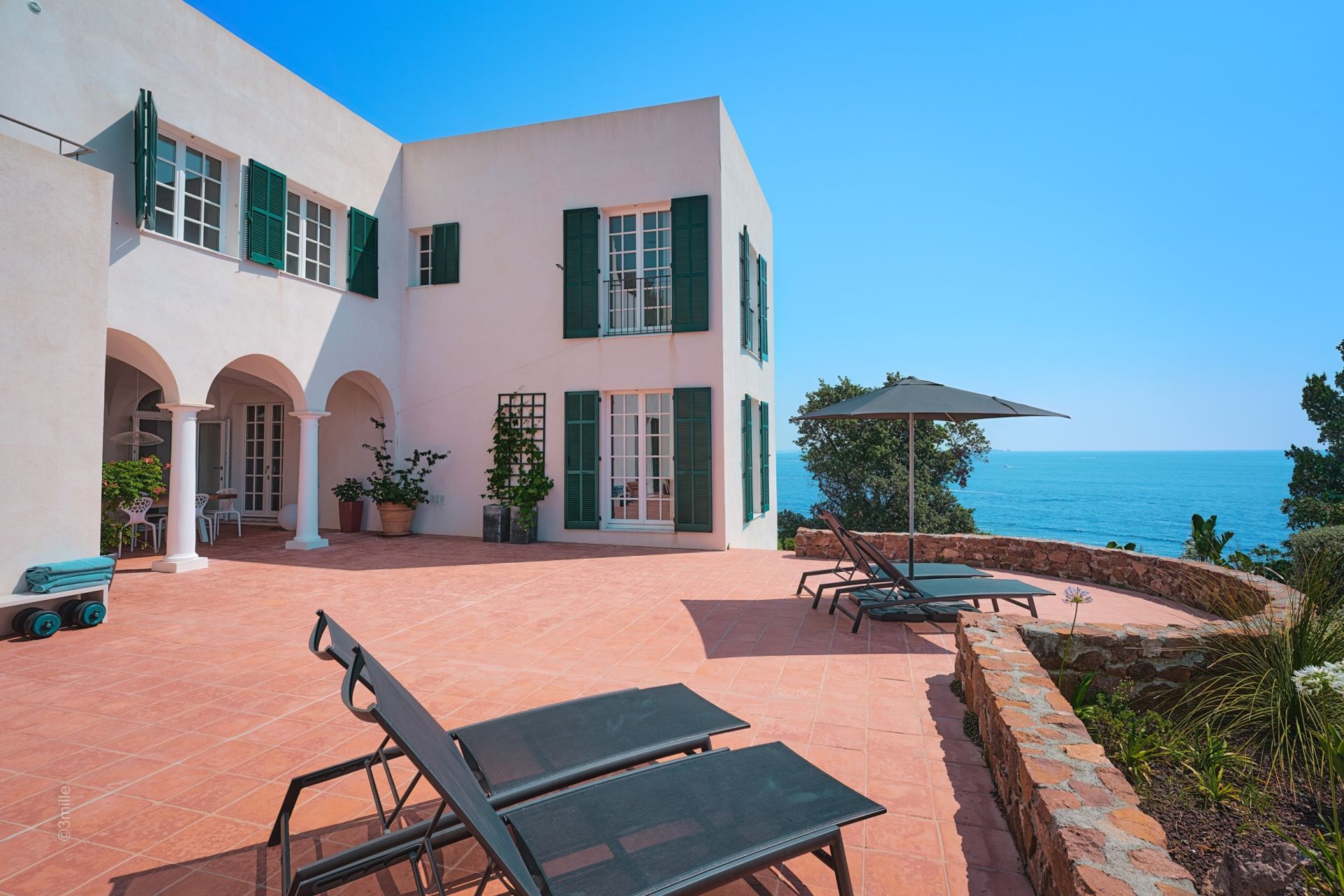 luxury villa 9 Rooms for sale on THEOULE SUR MER (06590)