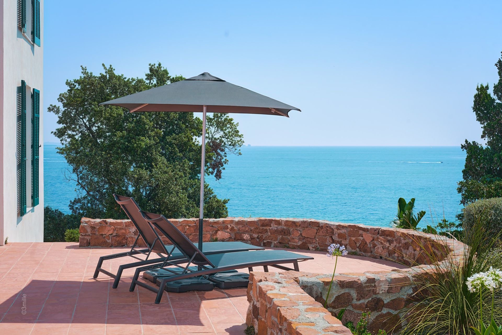 luxury villa 9 Rooms for sale on THEOULE SUR MER (06590)