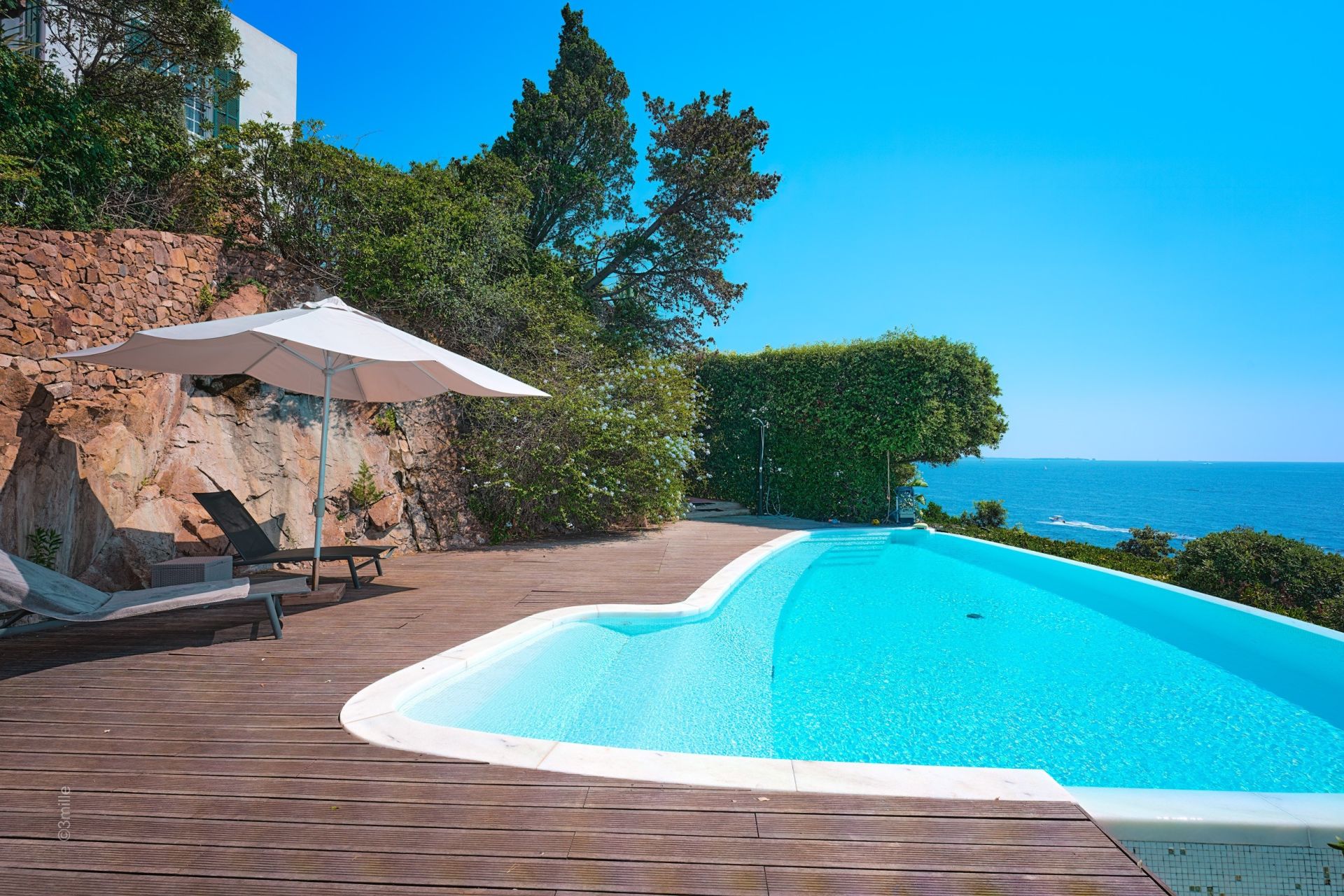 luxury villa 9 Rooms for sale on THEOULE SUR MER (06590)