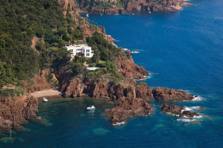 luxury villa 9 Rooms for sale on THEOULE SUR MER (06590)