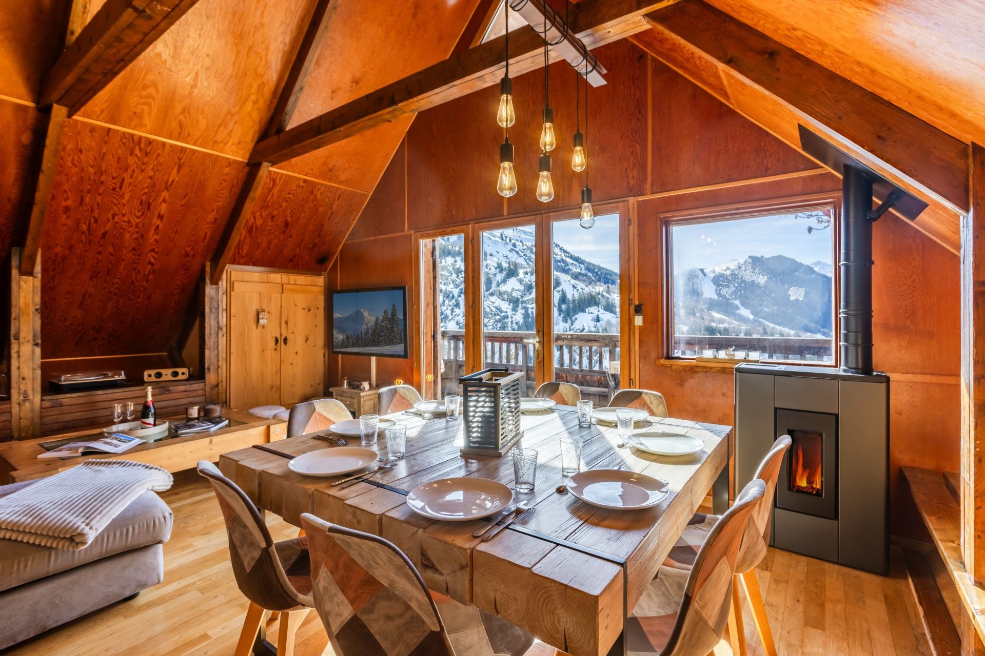 luxury chalet 4 Rooms for sale on L ALPE D HUEZ (38750)