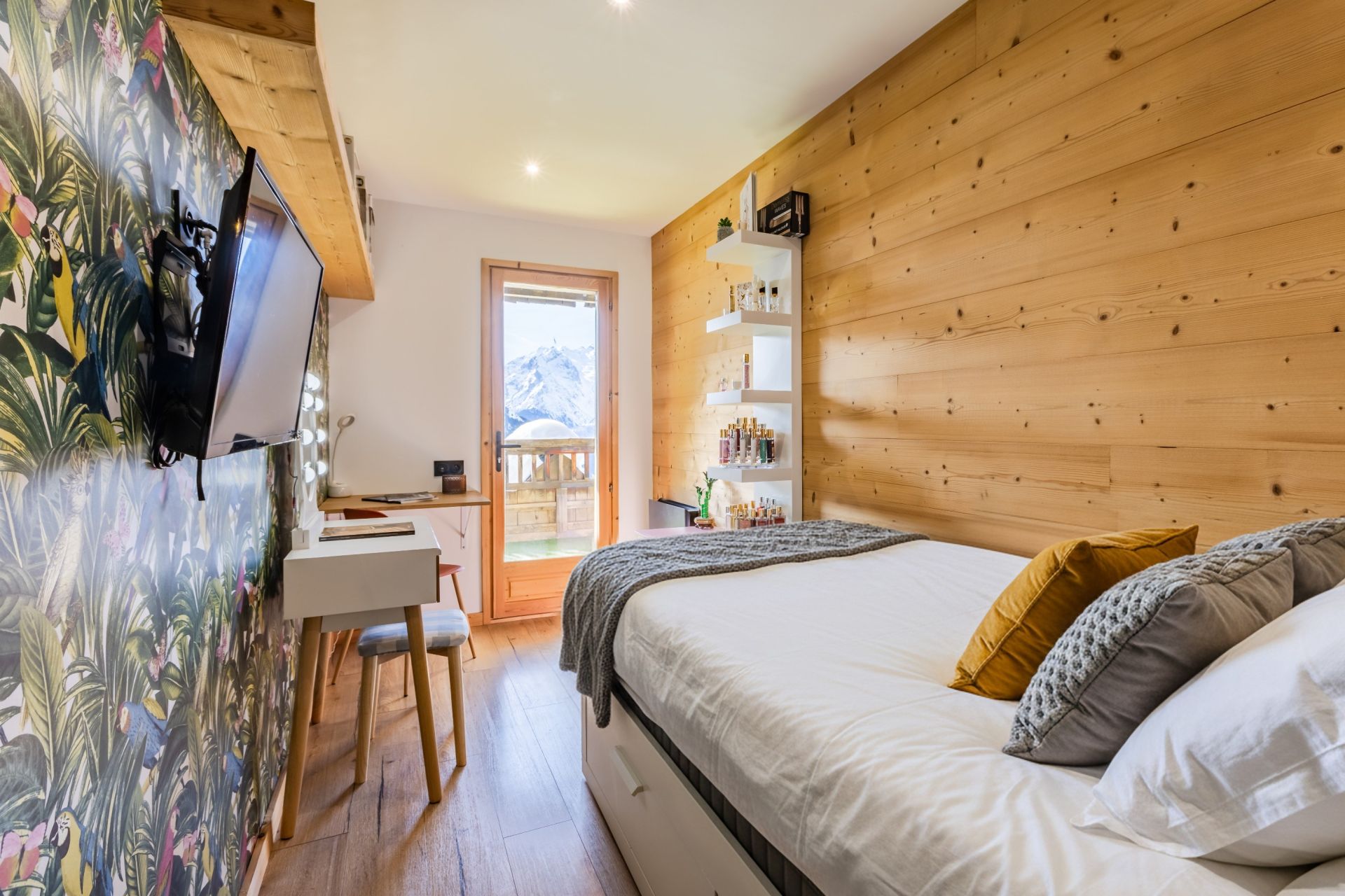 luxury chalet 4 Rooms for sale on L ALPE D HUEZ (38750)