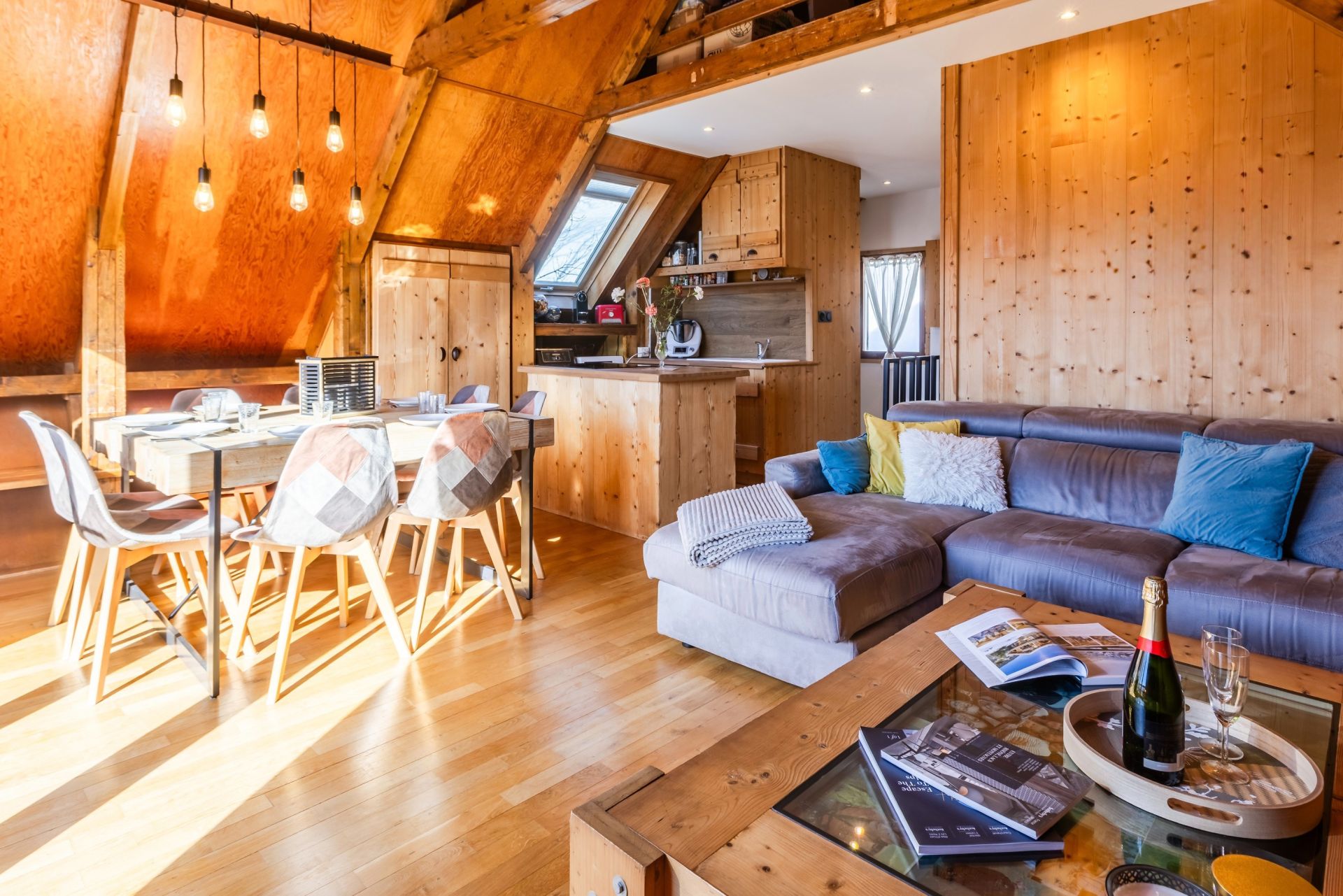 luxury chalet 4 Rooms for sale on L ALPE D HUEZ (38750)