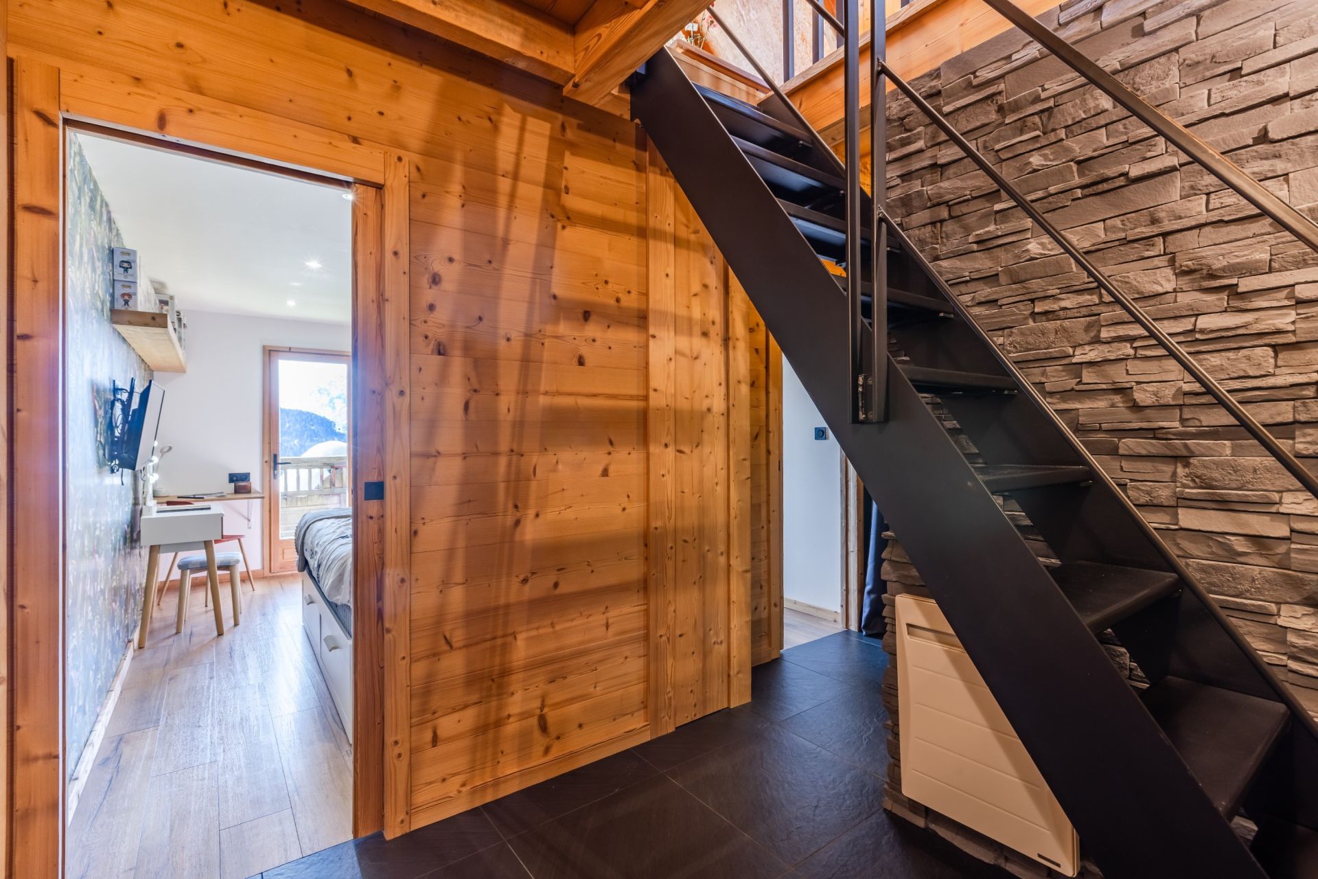 luxury chalet 4 Rooms for sale on L ALPE D HUEZ (38750)