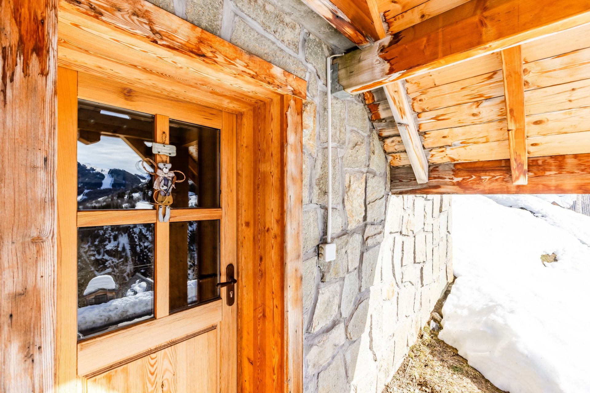 luxury chalet 4 Rooms for sale on L ALPE D HUEZ (38750)