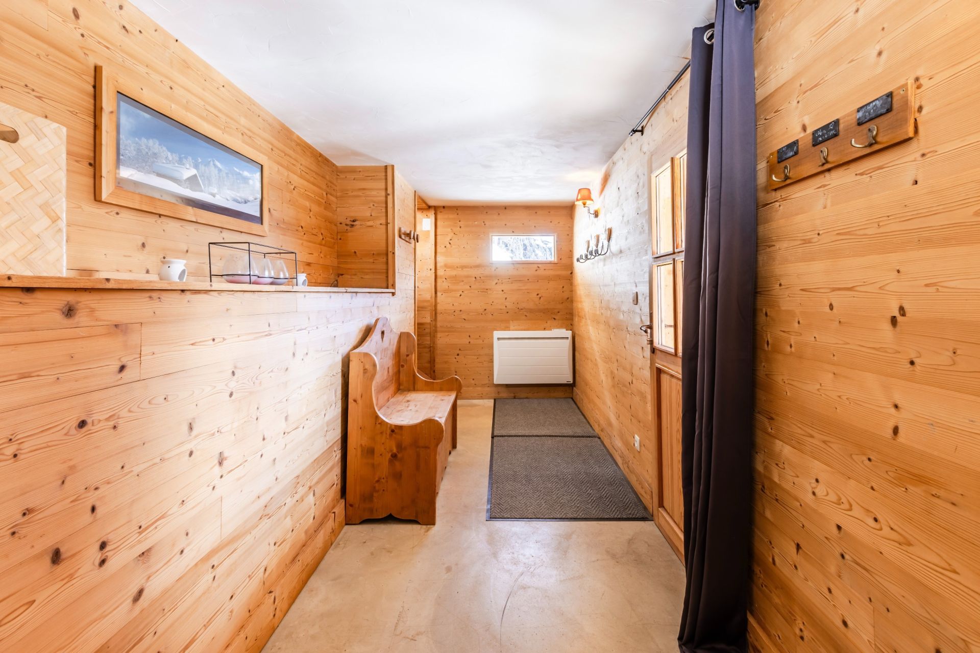 luxury chalet 4 Rooms for sale on L ALPE D HUEZ (38750)