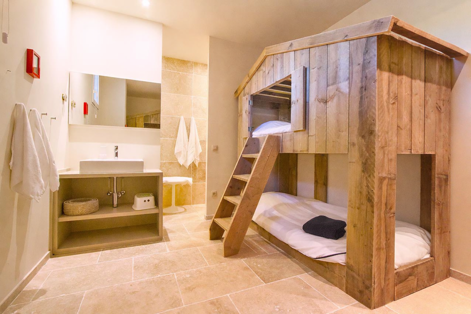 luxury property 20 Rooms for sale on VILLESEQUE DES CORBIERES (11360)