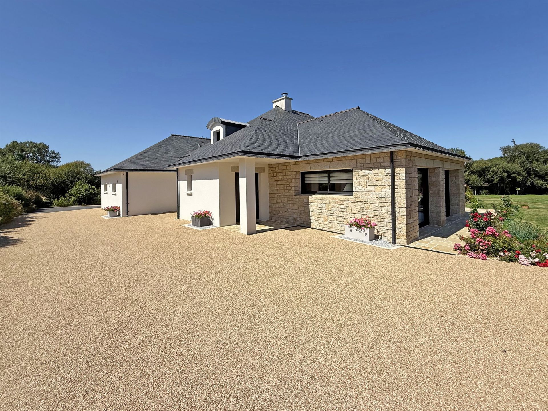 luxury house 7 Rooms for sale on NEVEZ (29920)