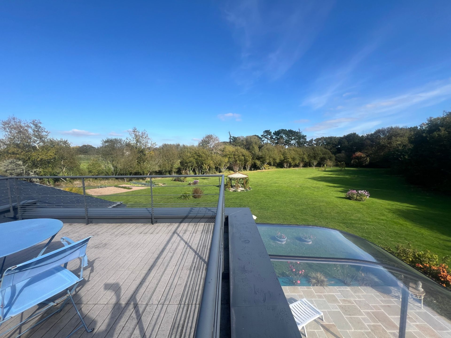 luxury house 7 Rooms for sale on NEVEZ (29920)