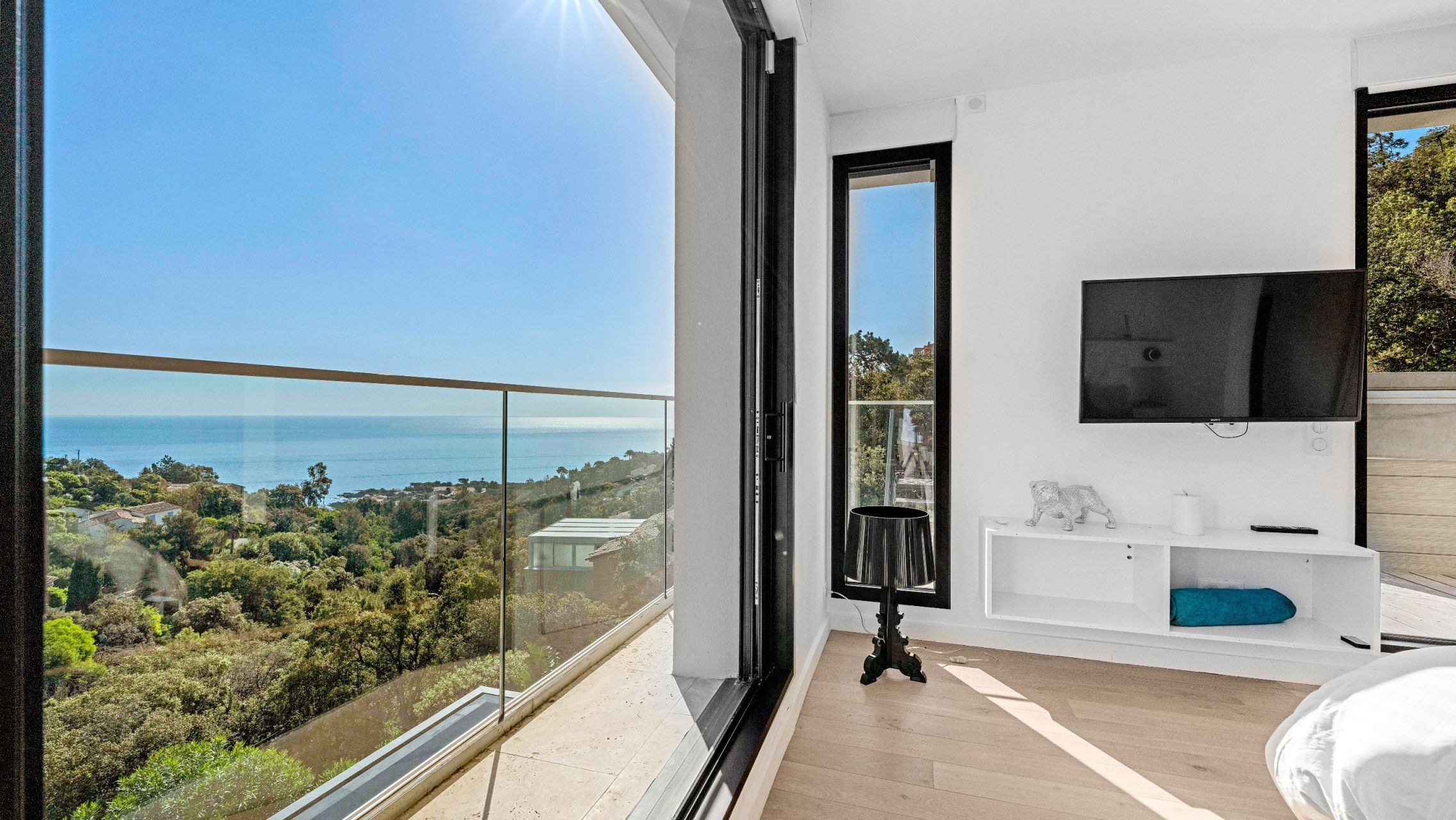 villa de luxe 8 Pièces en vente sur LES ISSAMBRES (83380)