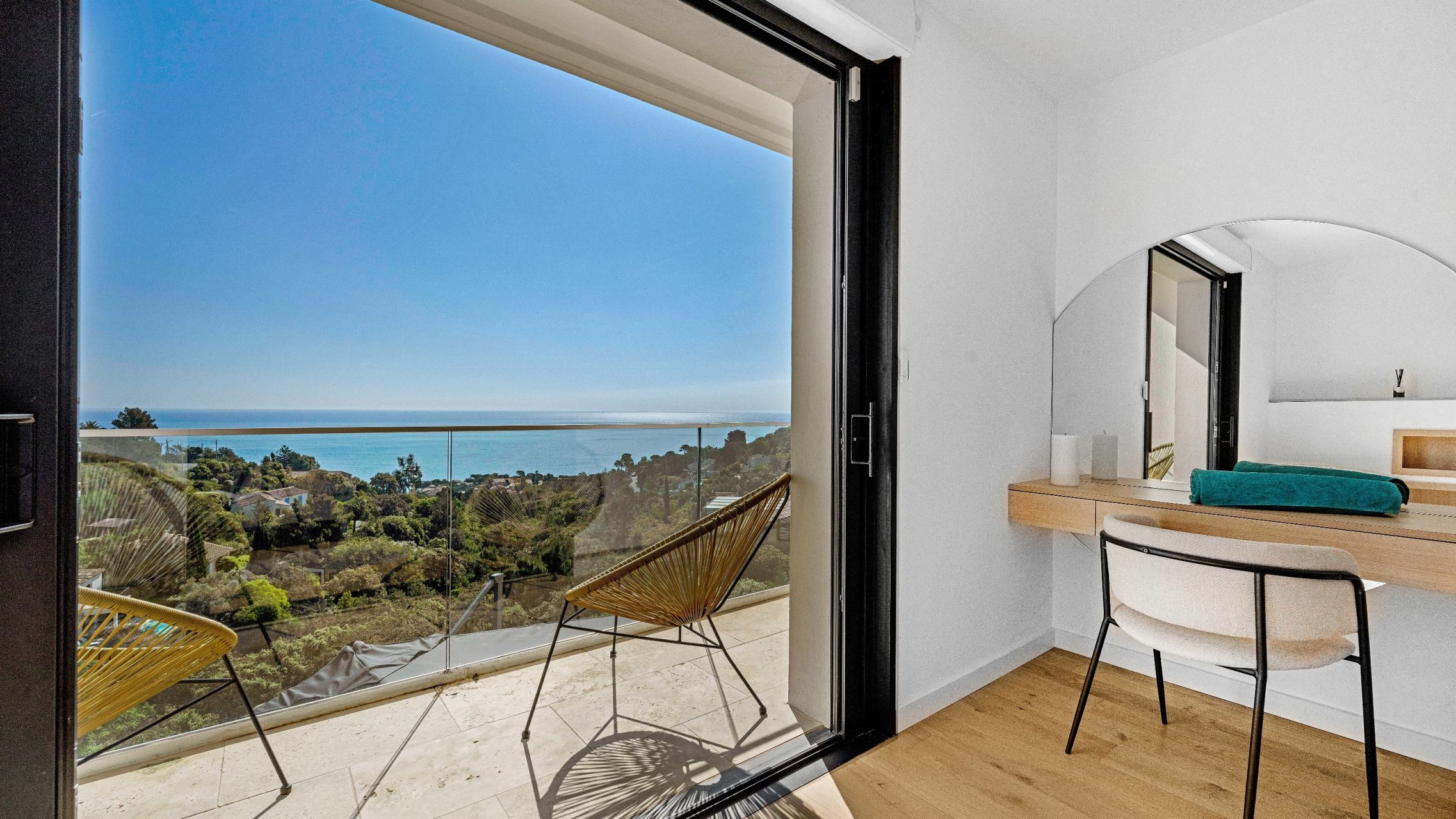 villa de luxe 8 Pièces en vente sur LES ISSAMBRES (83380)