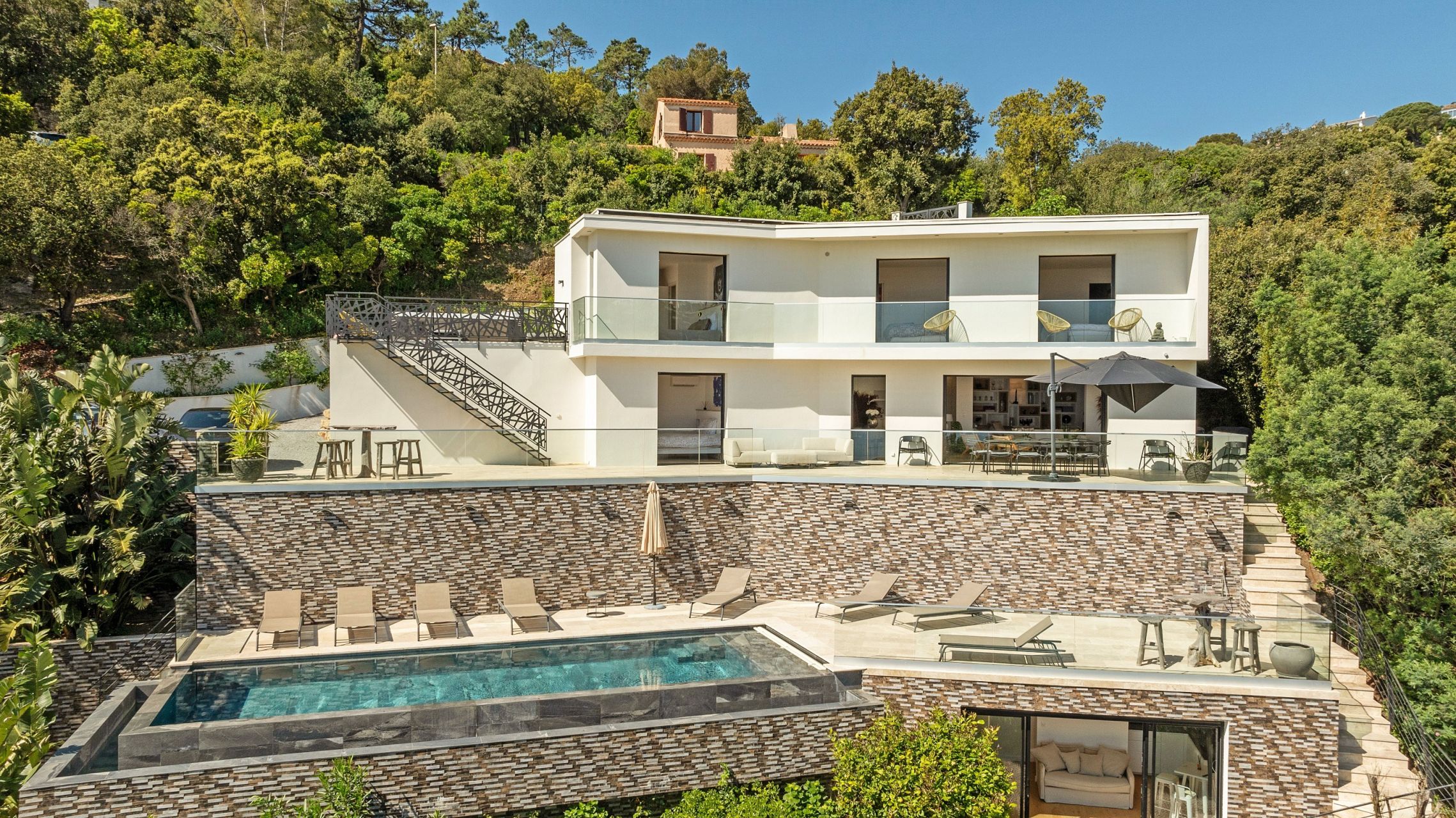 villa de luxe 8 Pièces en vente sur LES ISSAMBRES (83380)