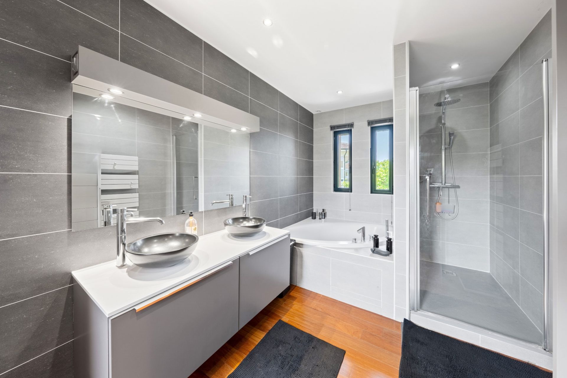 luxury house 5 Rooms for sale on MESSERY (74140)