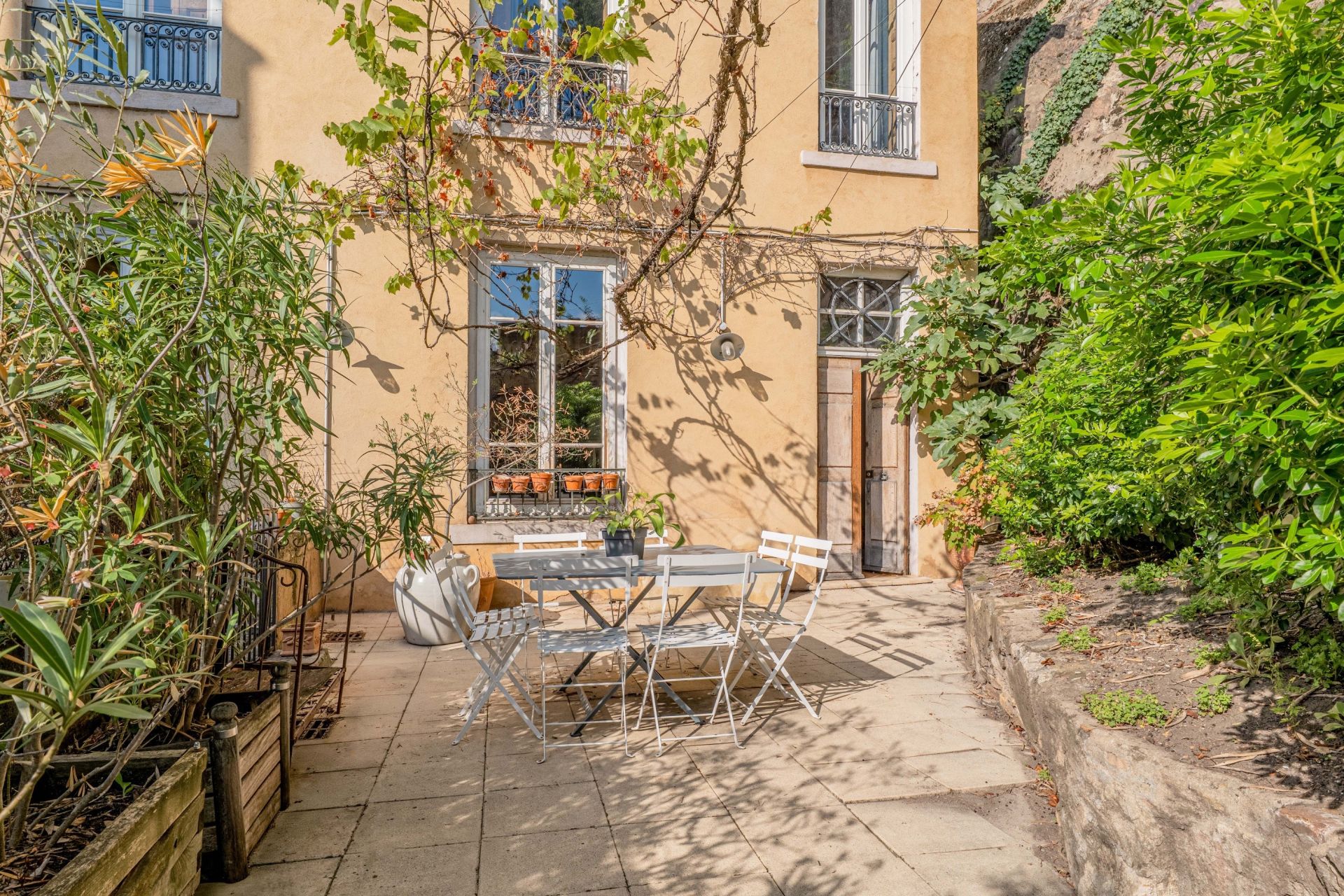 luxury apartment 5 Rooms for sale on LYON (69001)