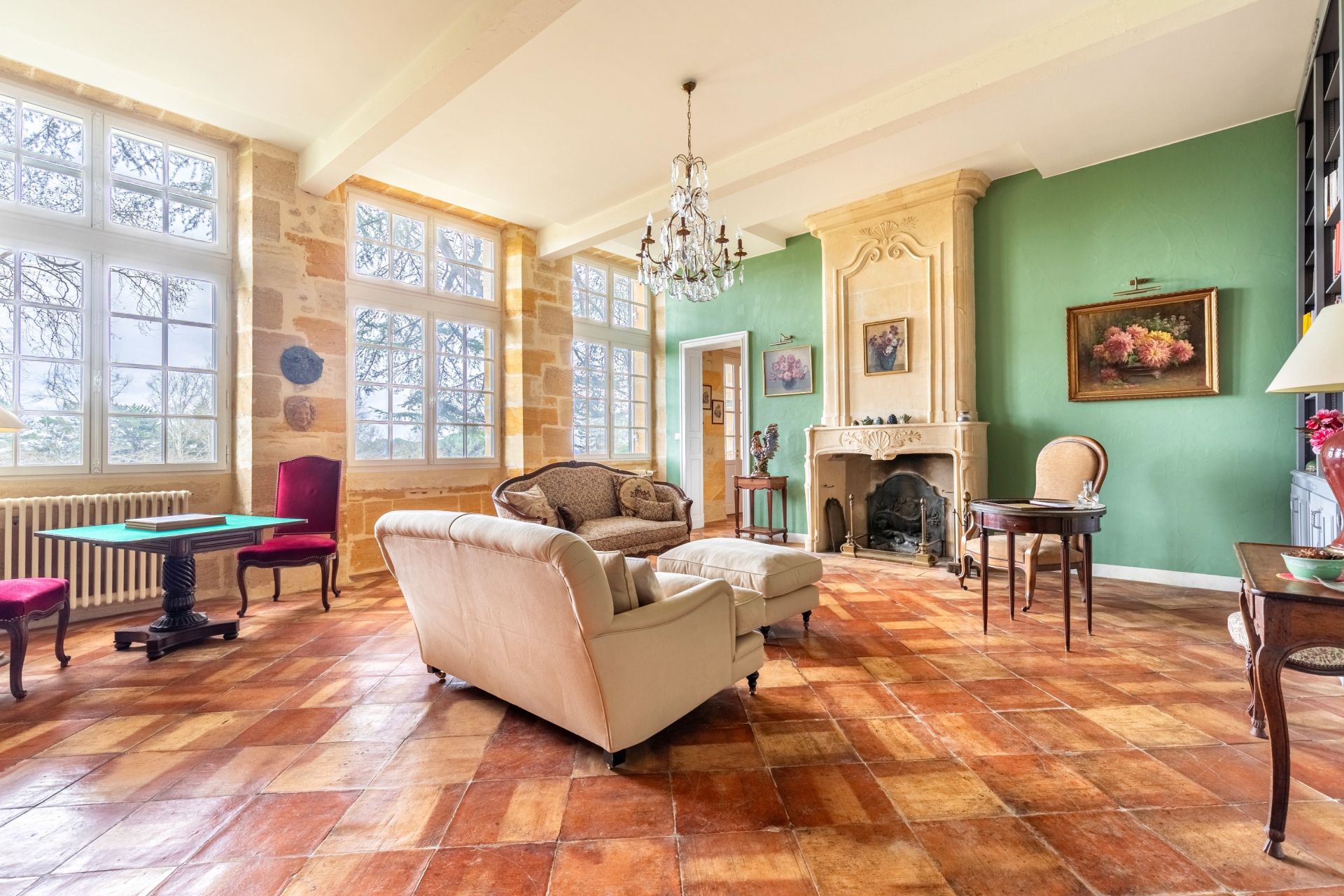 luxury property 16 Rooms for sale on BORDEAUX (33000)