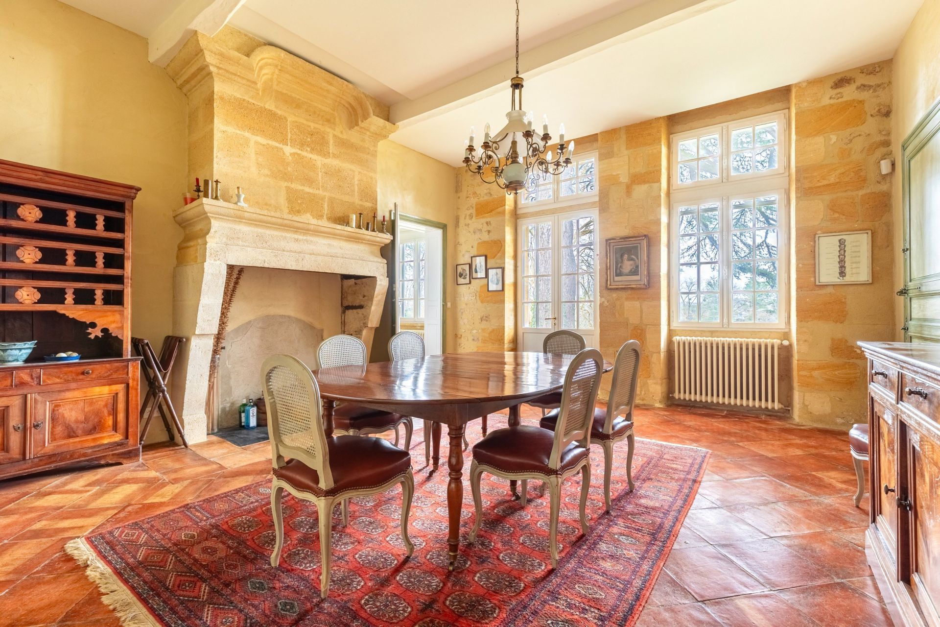 luxury property 16 Rooms for sale on BORDEAUX (33000)