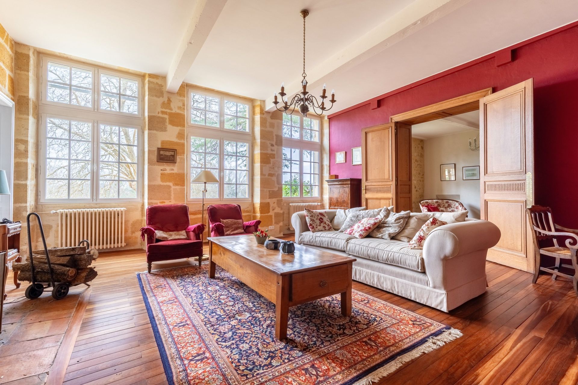 luxury property 16 Rooms for sale on BORDEAUX (33000)