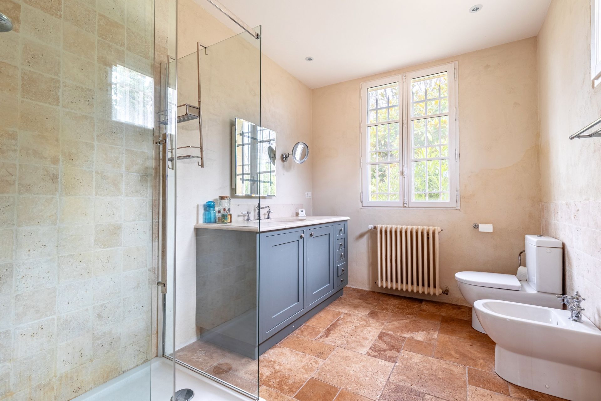 luxury property 16 Rooms for sale on BORDEAUX (33000)