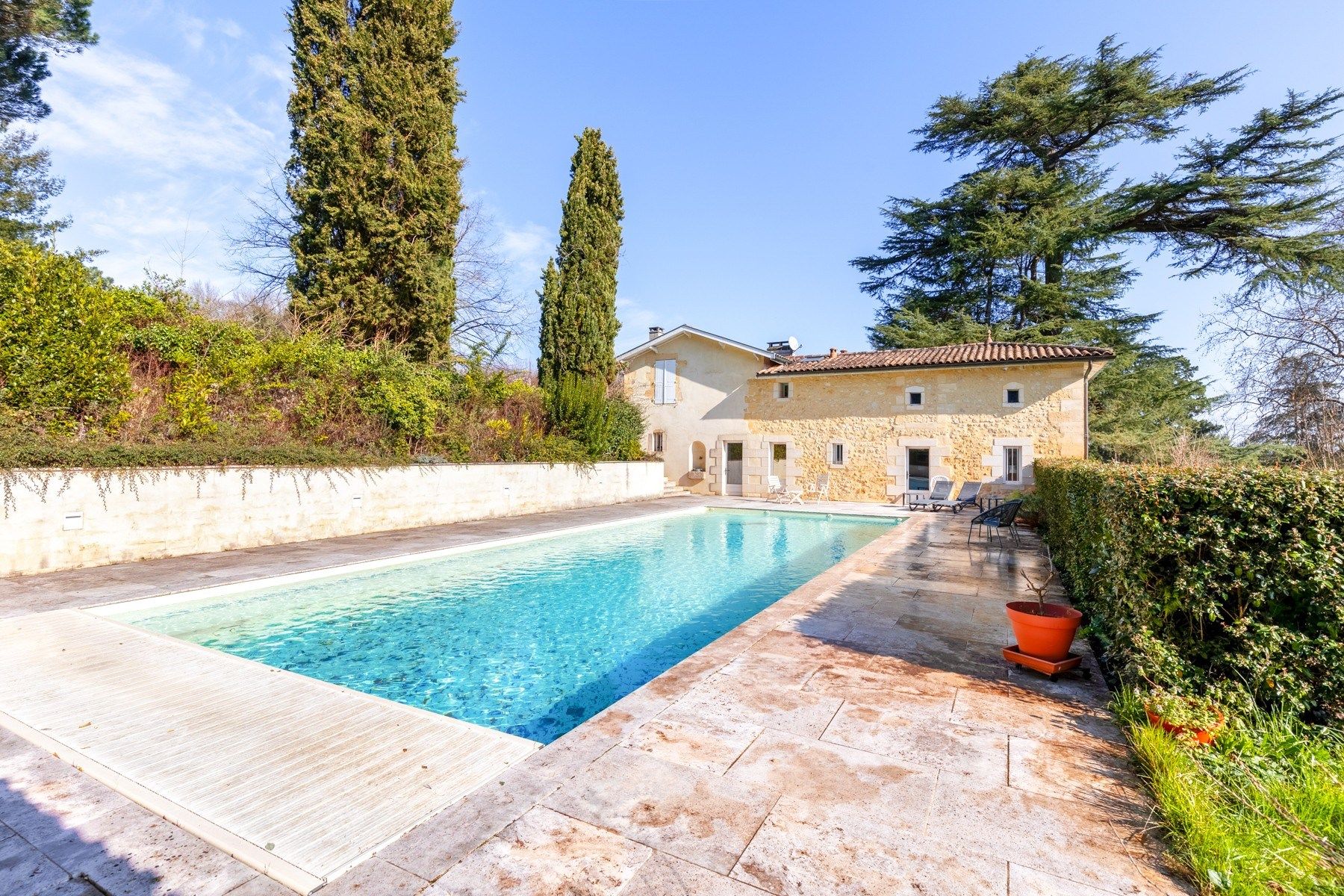 luxury property 16 Rooms for sale on BORDEAUX (33000)