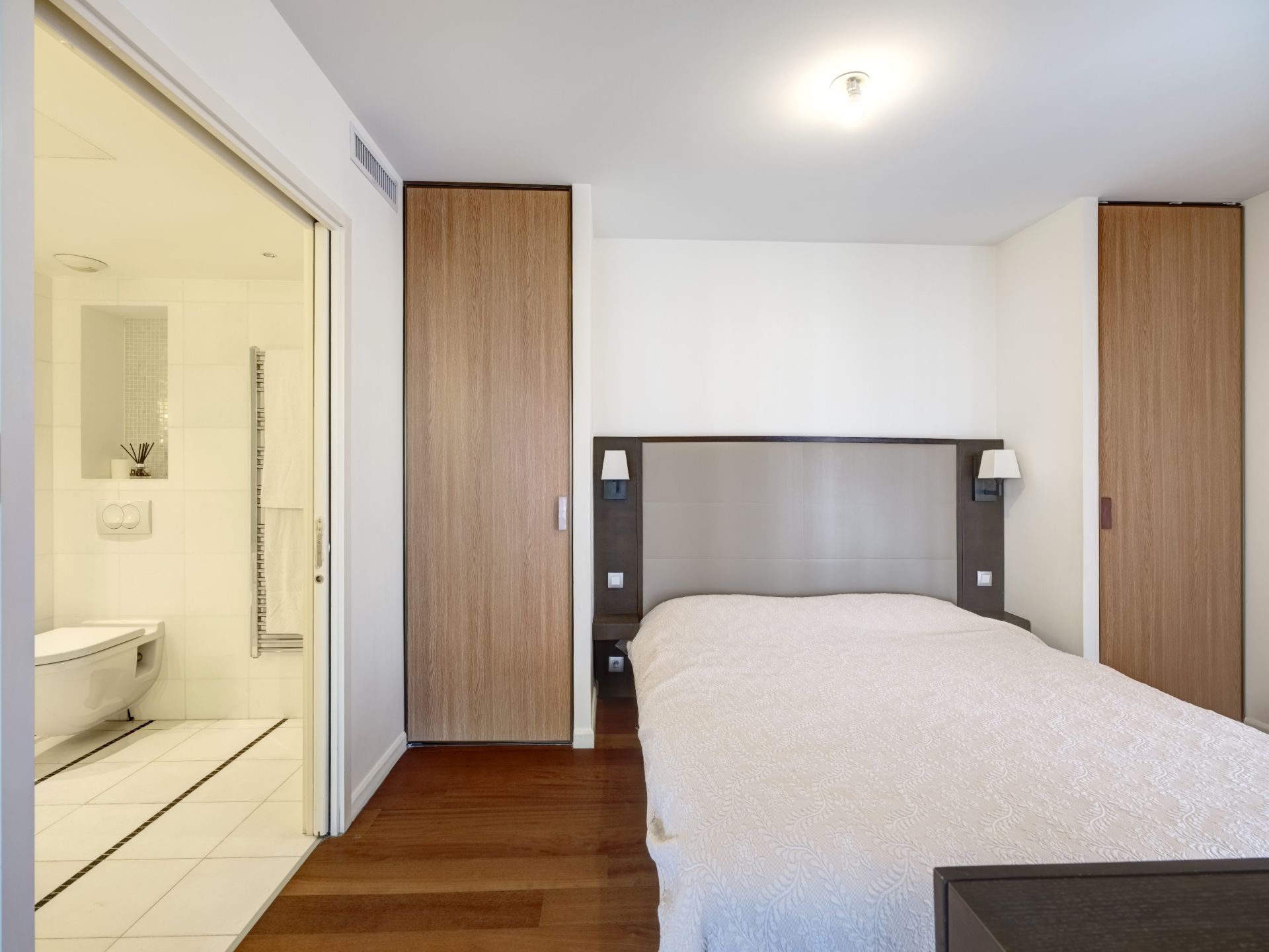 luxury apartment 3 Rooms for sale on CANNES (06400)