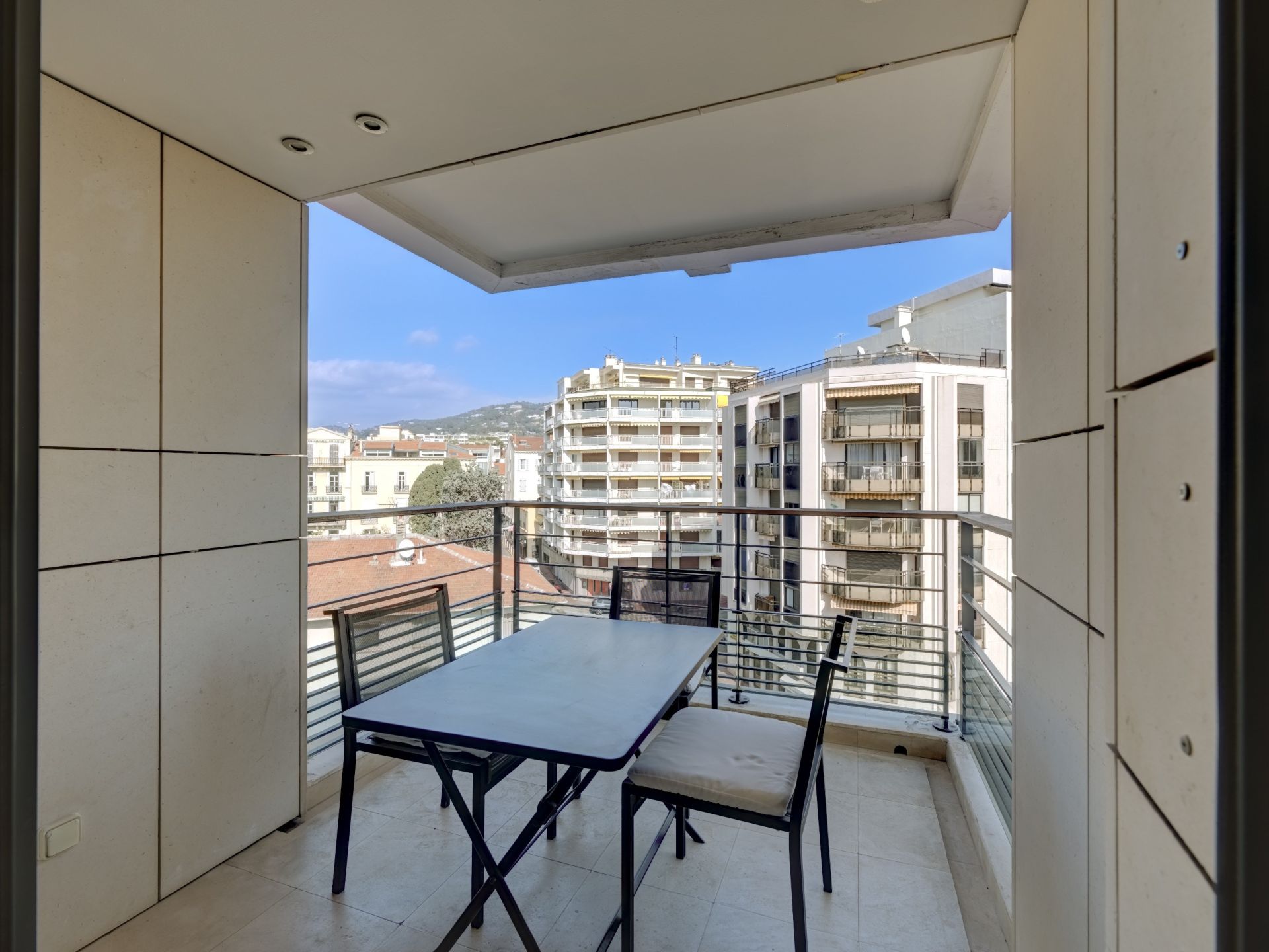 luxury apartment 3 Rooms for sale on CANNES (06400)