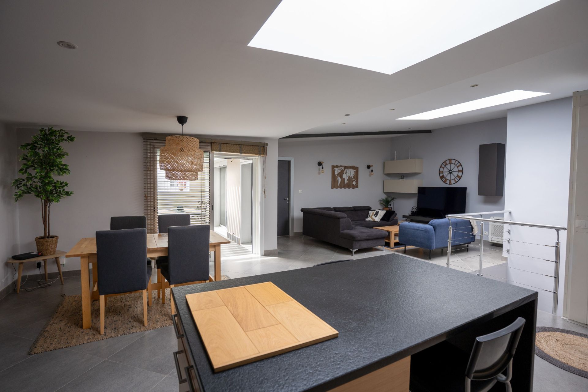 luxury apartment 5 Rooms for sale on HYERES (83400)