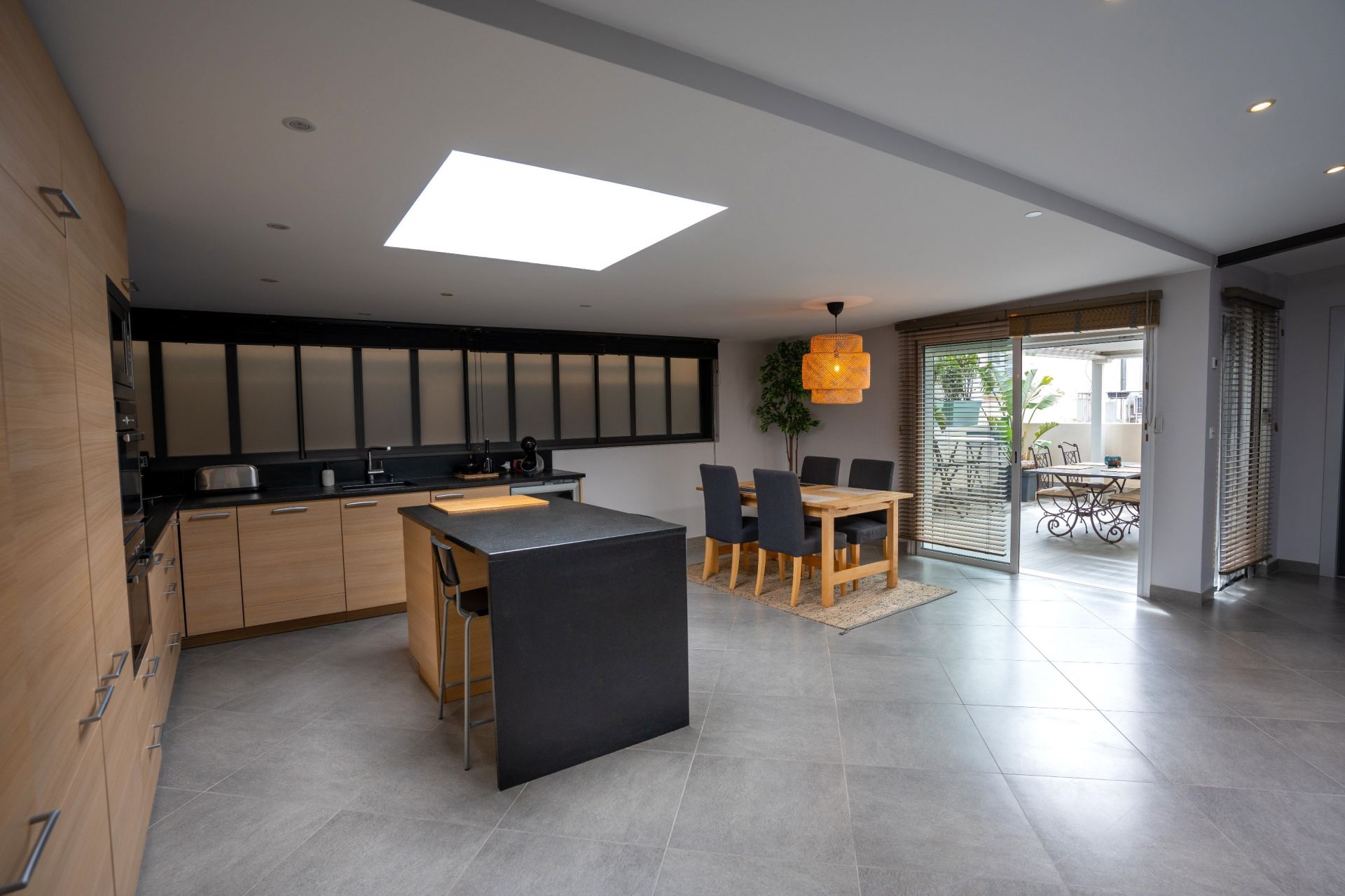 luxury apartment 5 Rooms for sale on HYERES (83400)