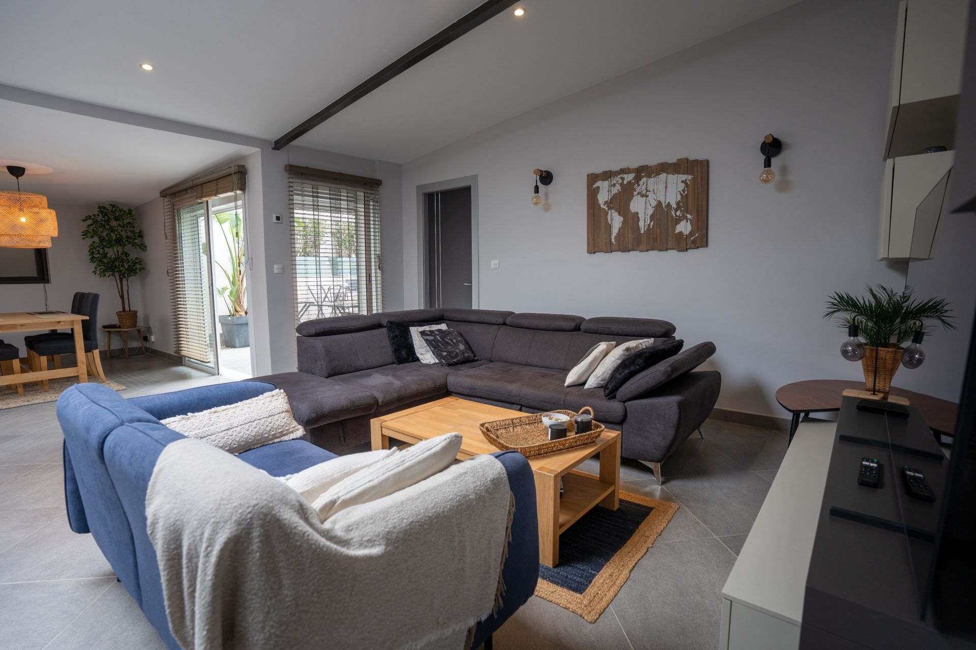 luxury apartment 5 Rooms for sale on HYERES (83400)