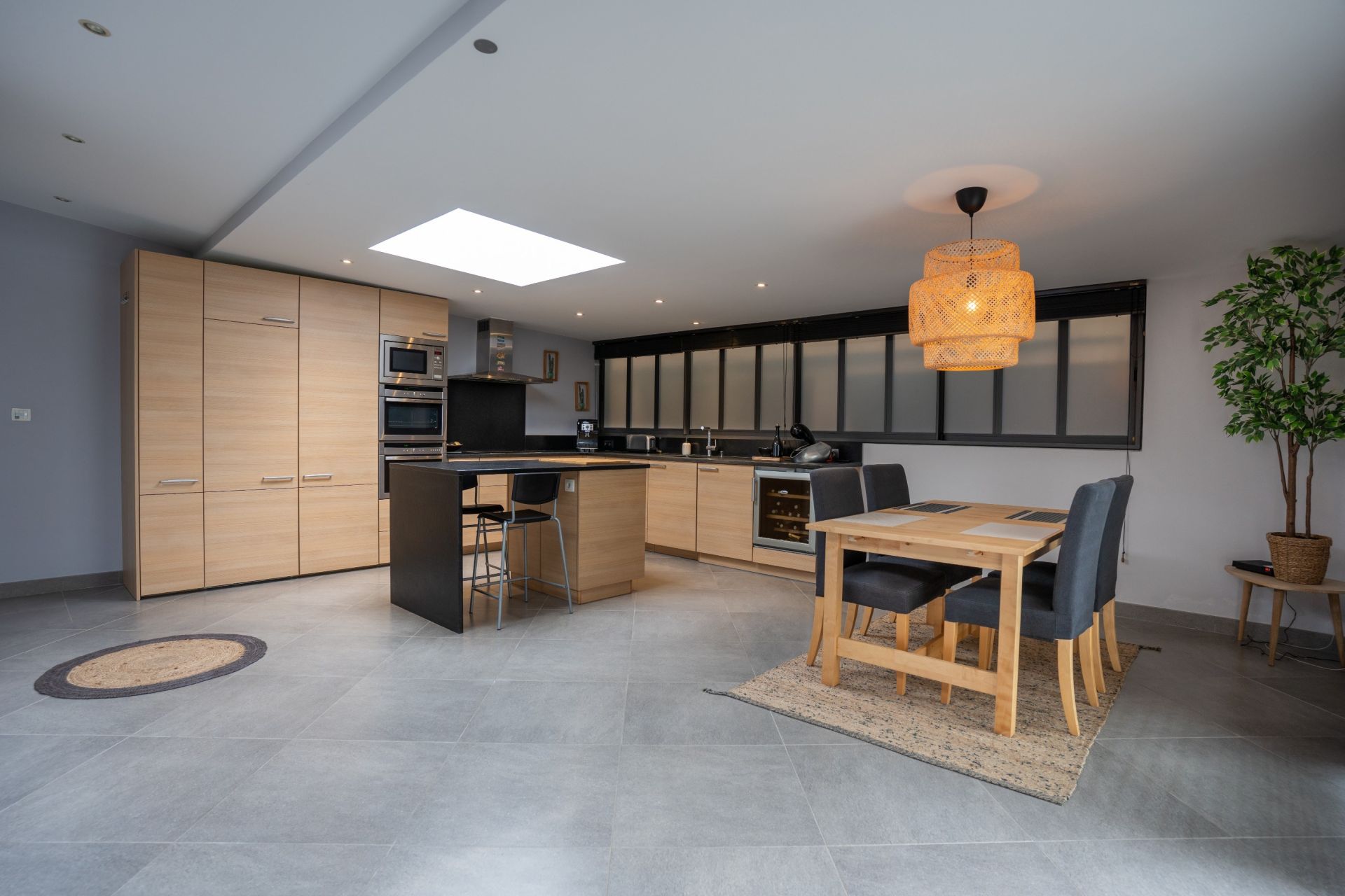 luxury apartment 5 Rooms for sale on HYERES (83400)